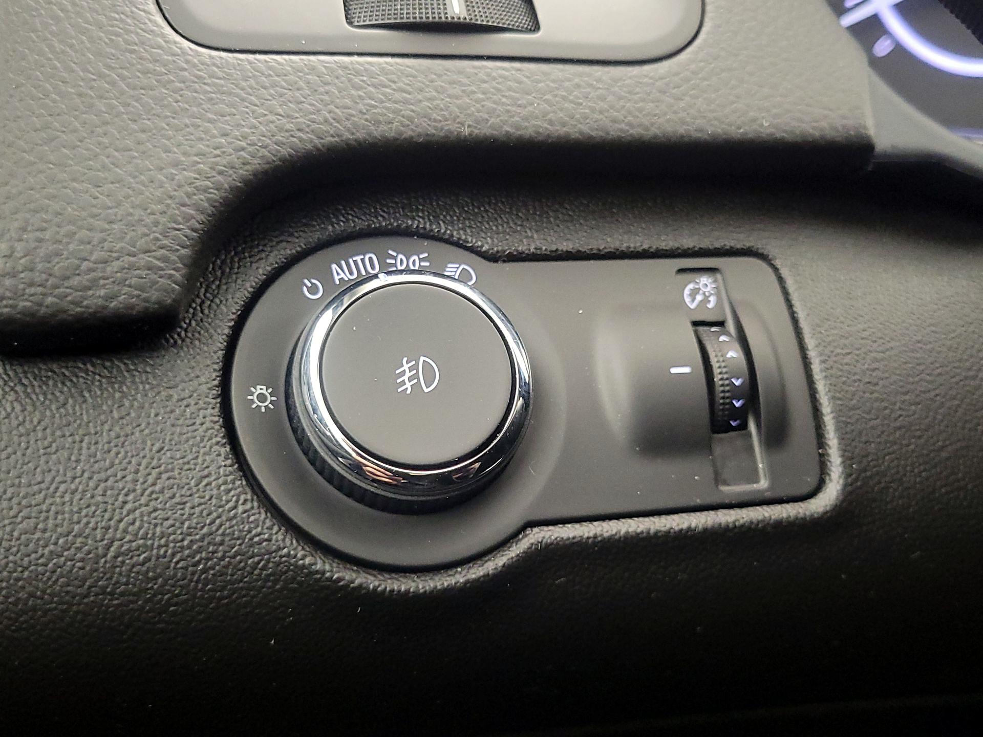 Thumbnail: 2017 Buick Regal - 13