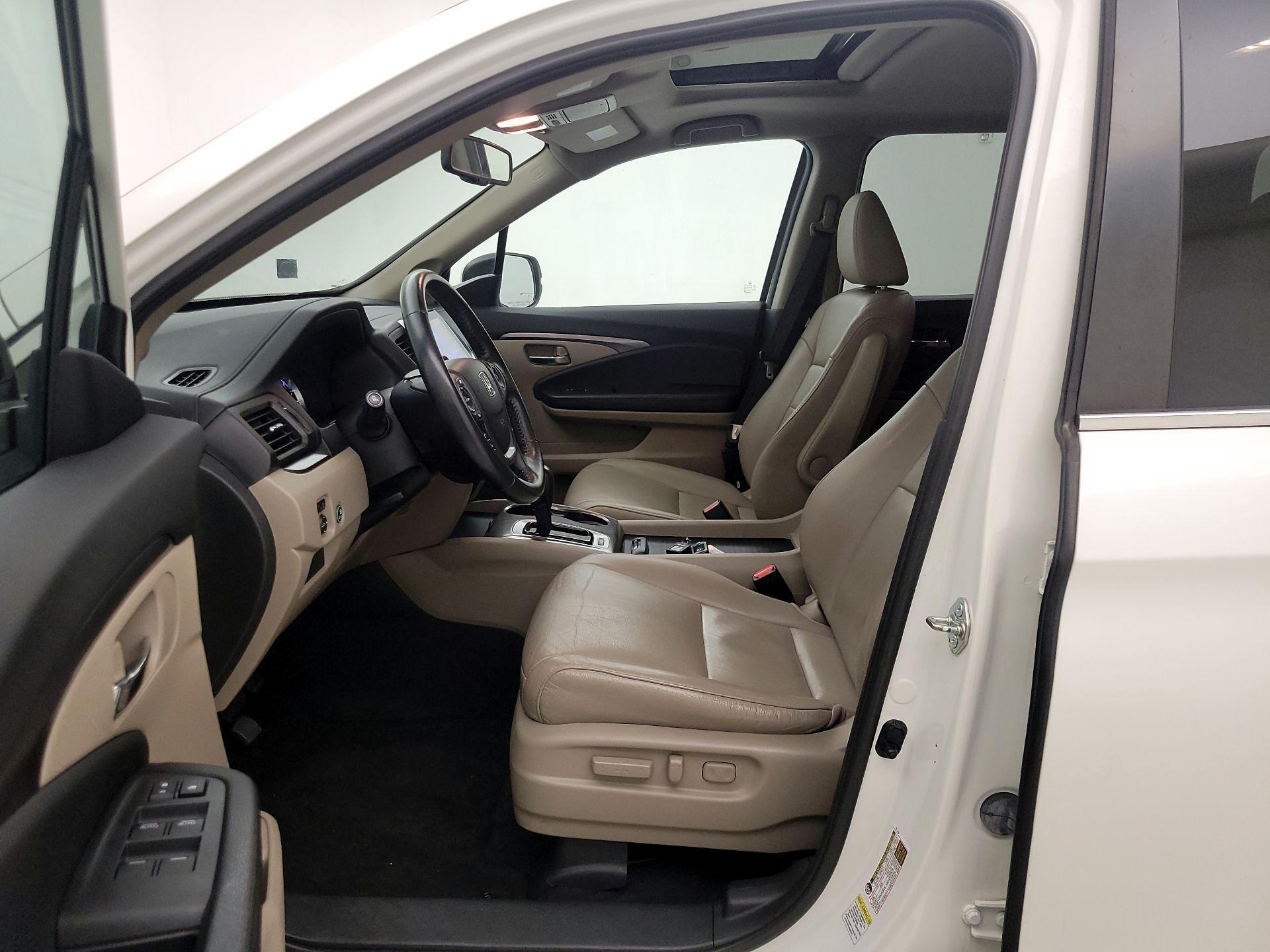 Thumbnail: 2016 Honda Pilot - 11