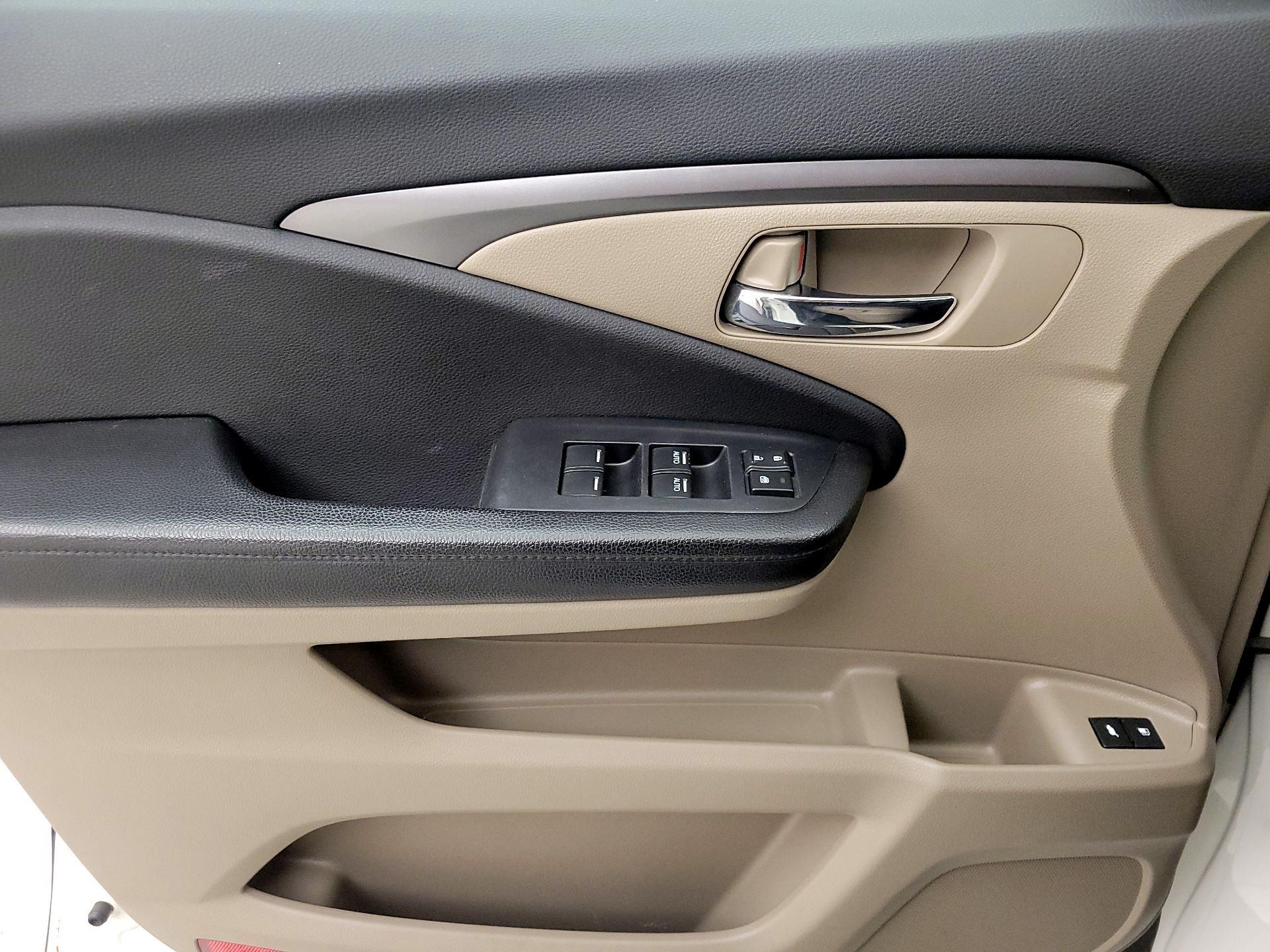 Thumbnail: 2016 Honda Pilot - 12