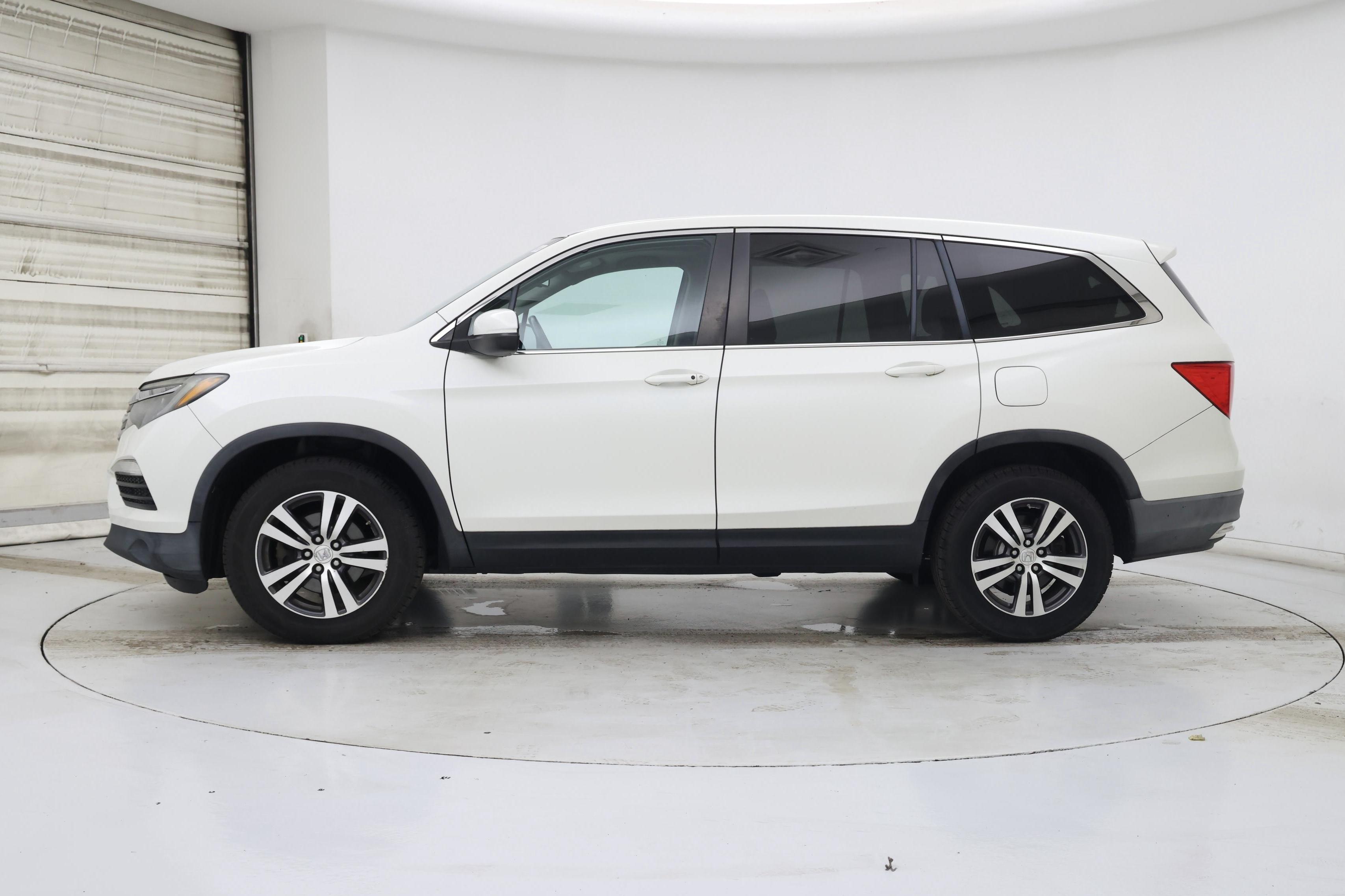 Thumbnail: 2016 Honda Pilot - 3