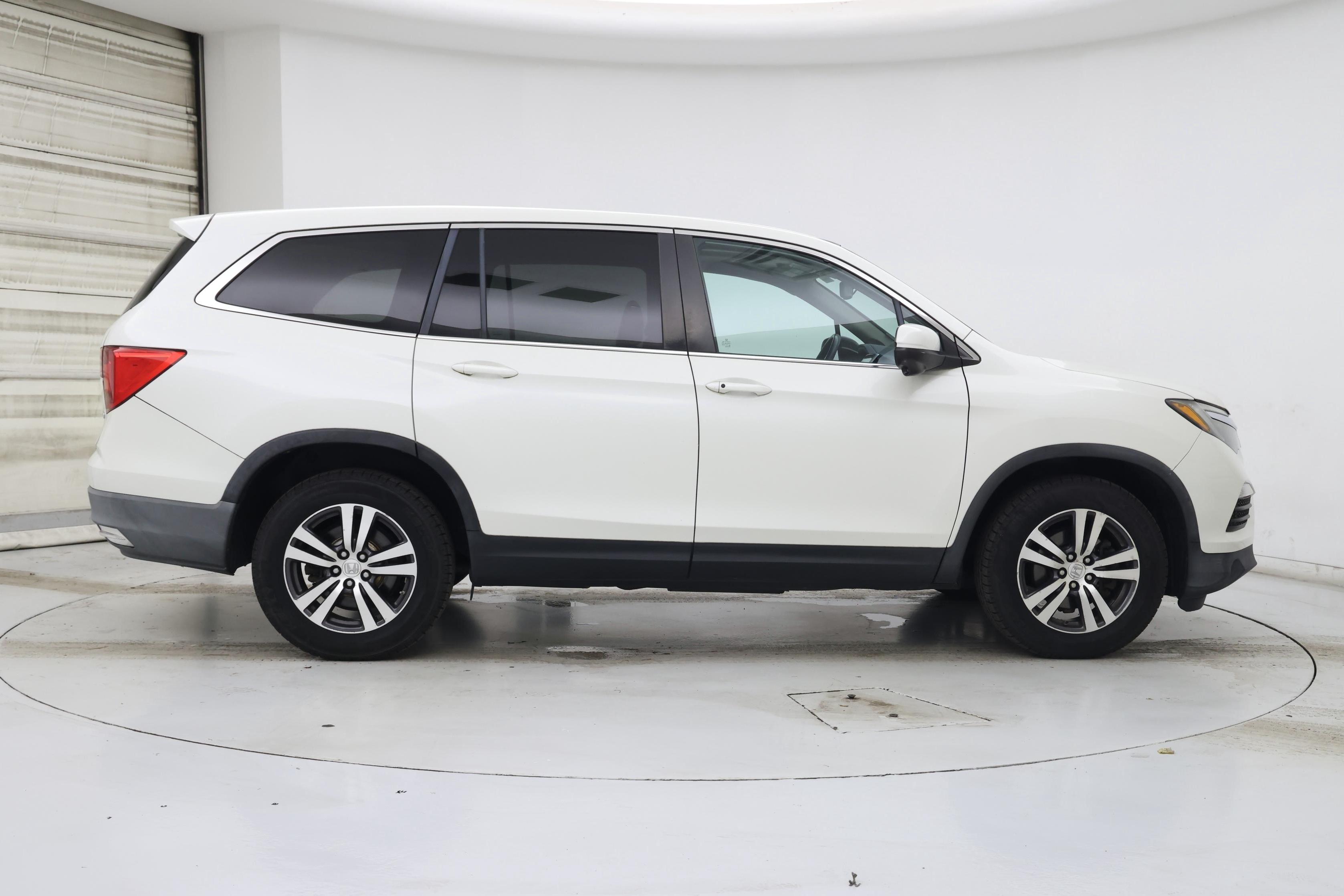 Thumbnail: 2016 Honda Pilot - 7