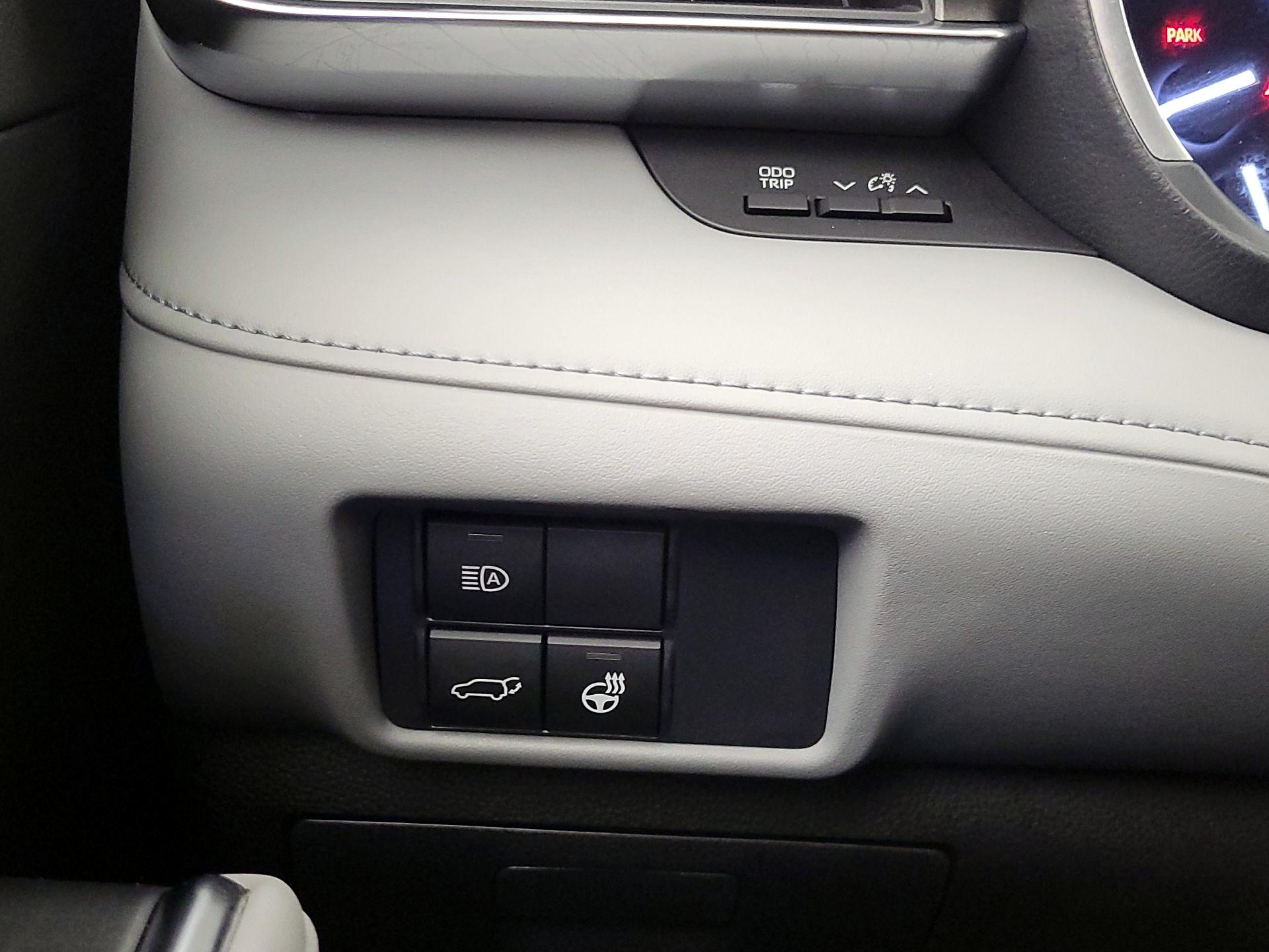 Thumbnail: 2020 Toyota Highlander - 13