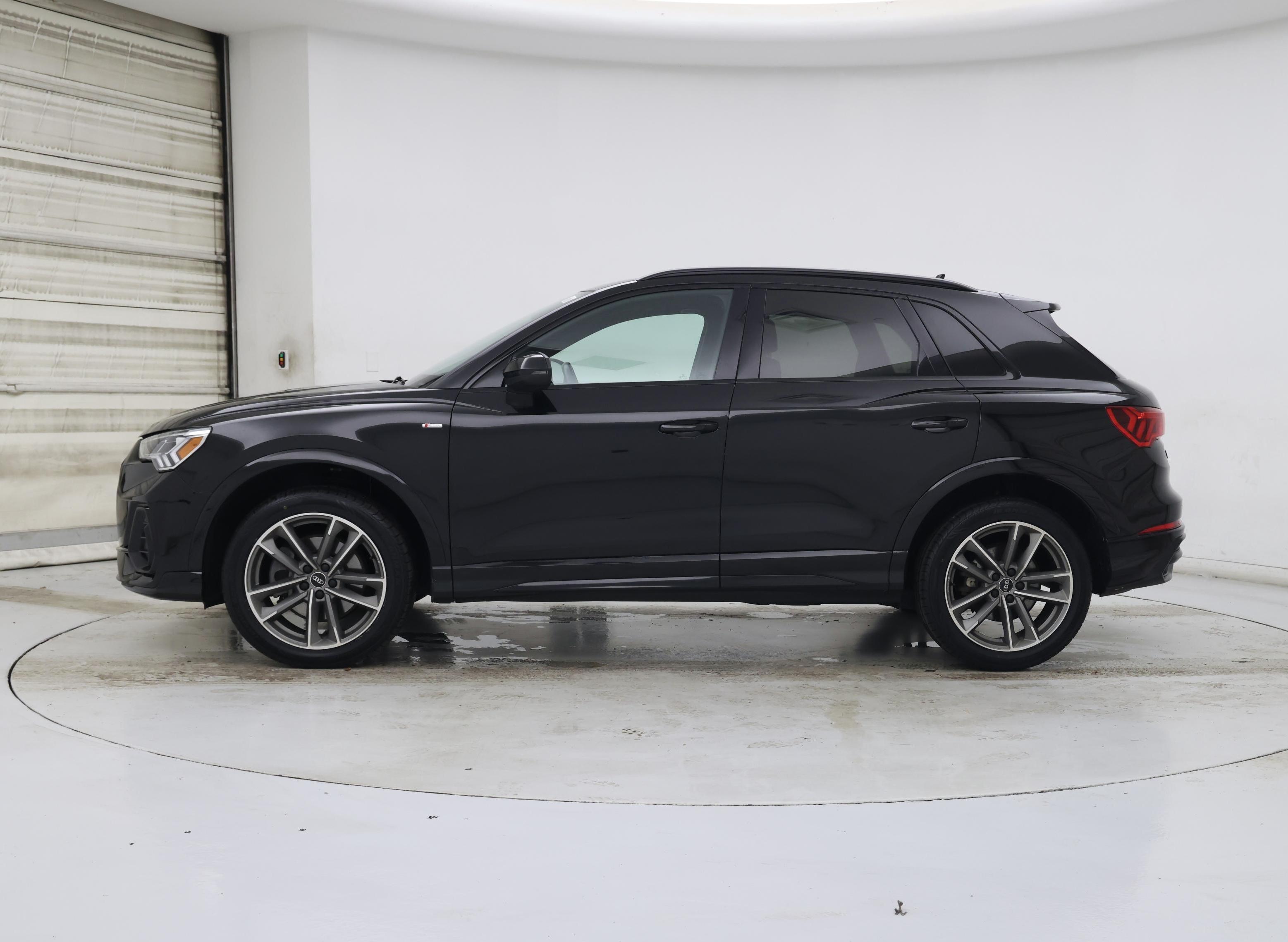 Thumbnail: 2021 Audi Q3 - 3