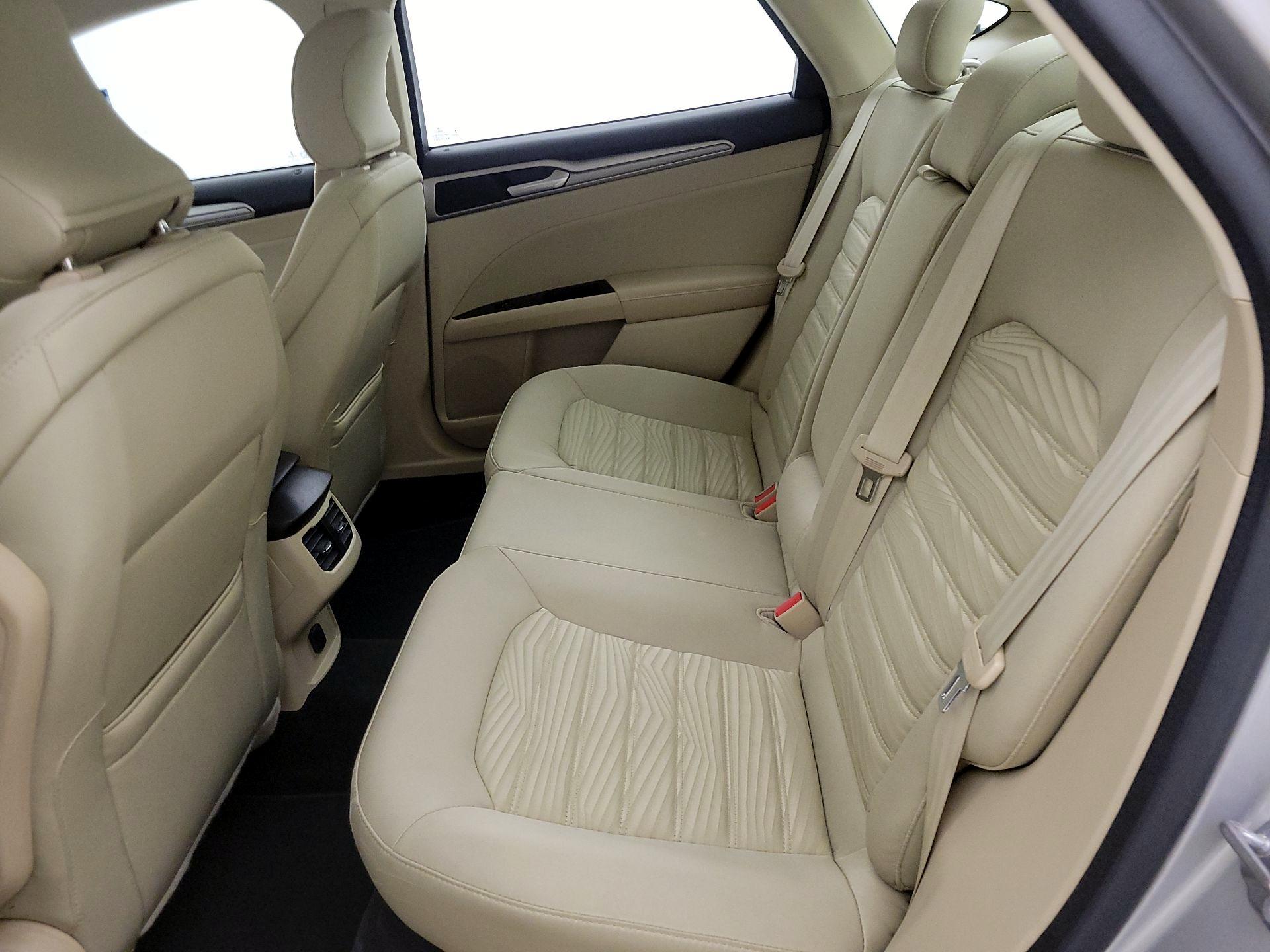 Thumbnail: 2016 Ford Fusion - 17