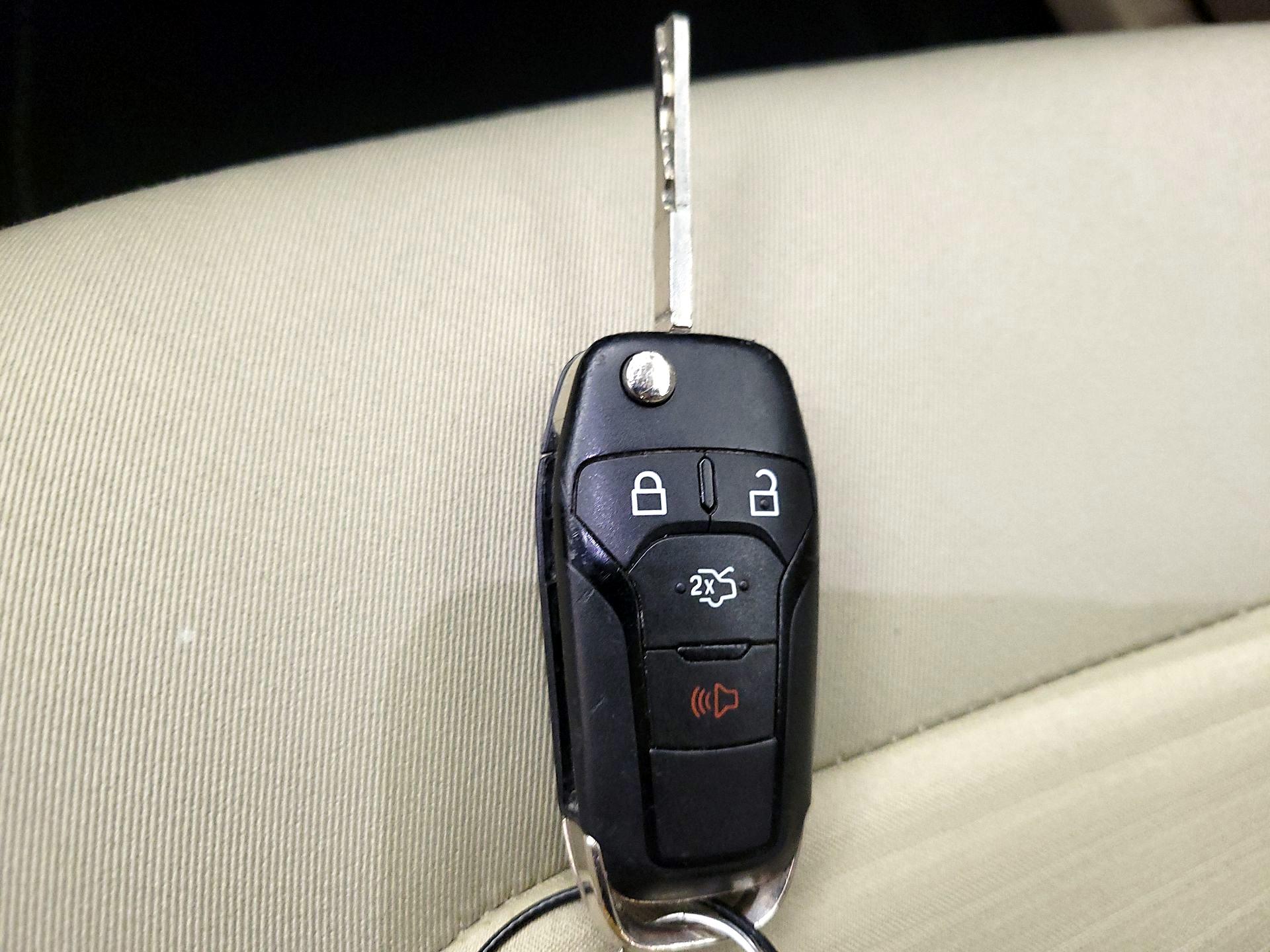 Thumbnail: 2016 Ford Fusion - 20