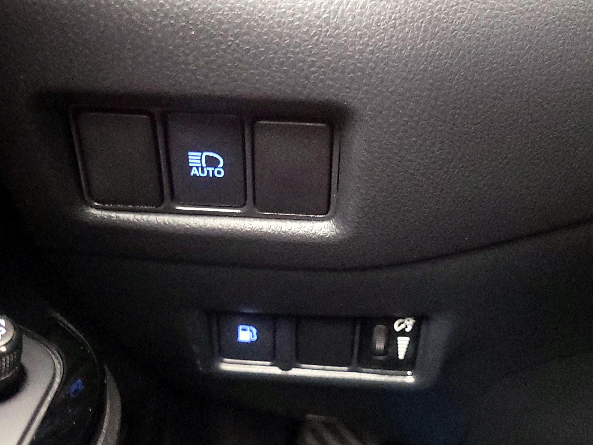 Thumbnail: 2020 Toyota C-HR - 13