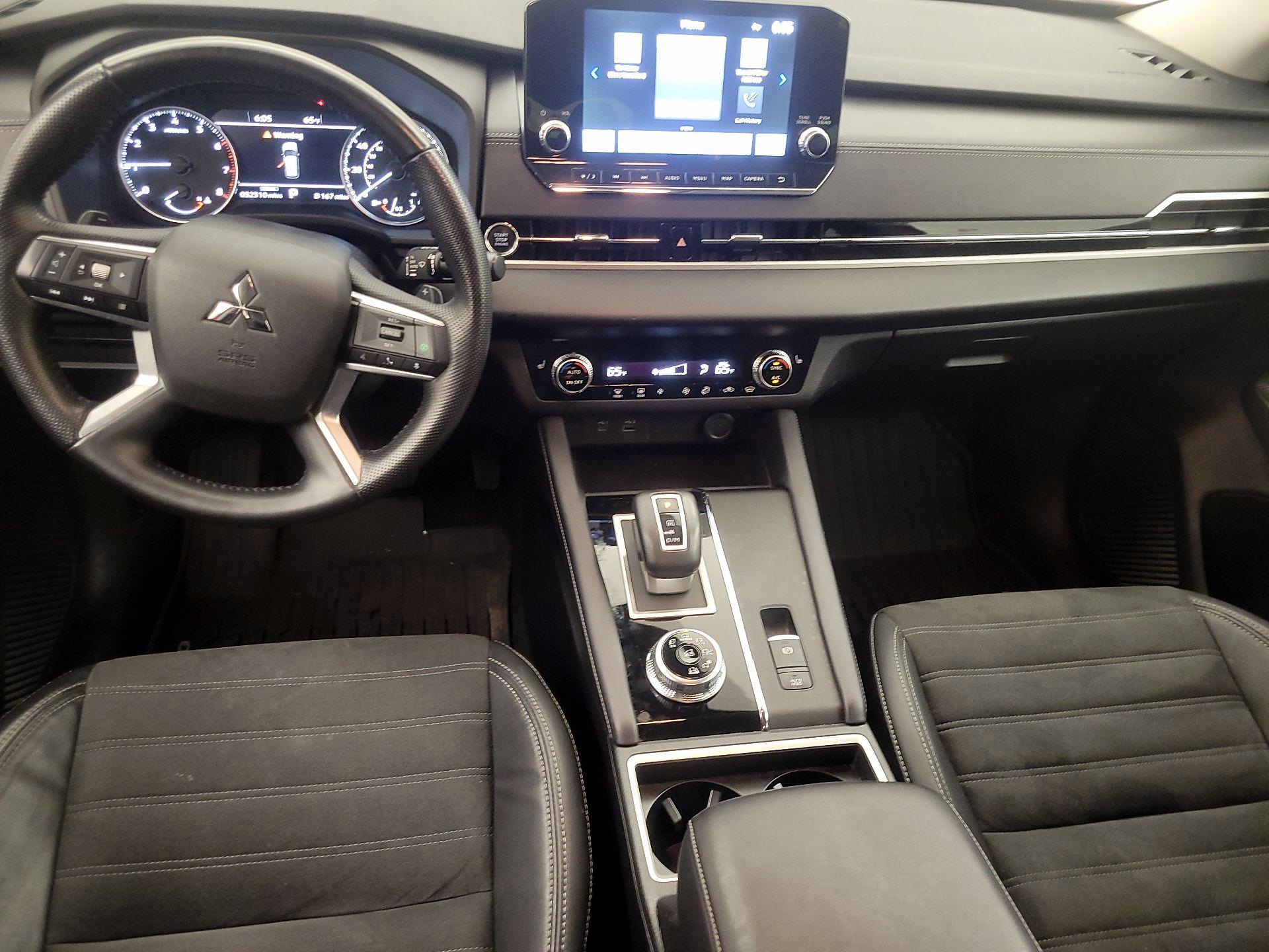 Thumbnail: 2023 Mitsubishi Outlander - 9