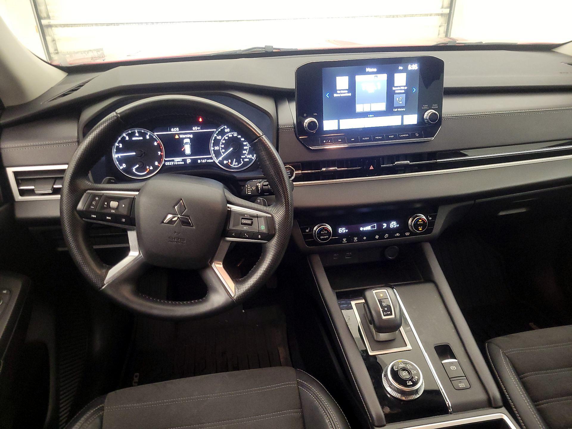 Thumbnail: 2023 Mitsubishi Outlander - 10