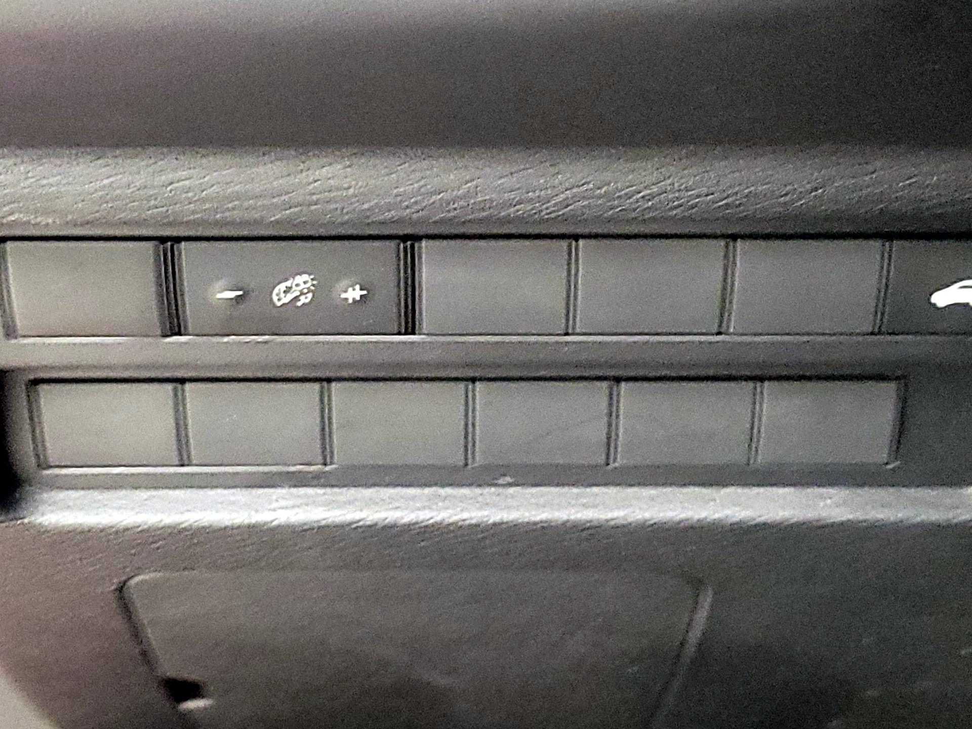 Thumbnail: 2023 Mitsubishi Outlander - 13