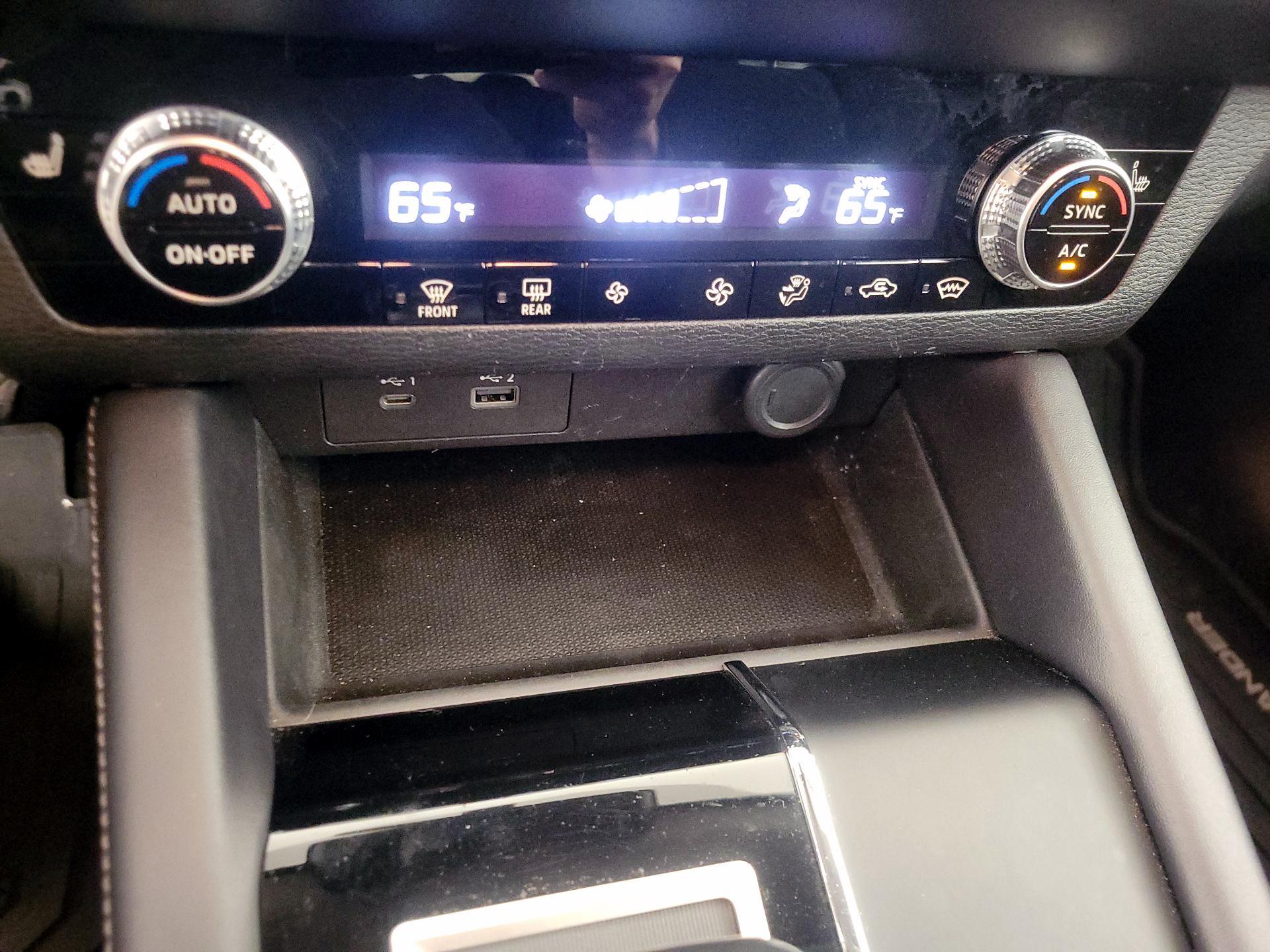 Thumbnail: 2023 Mitsubishi Outlander - 16