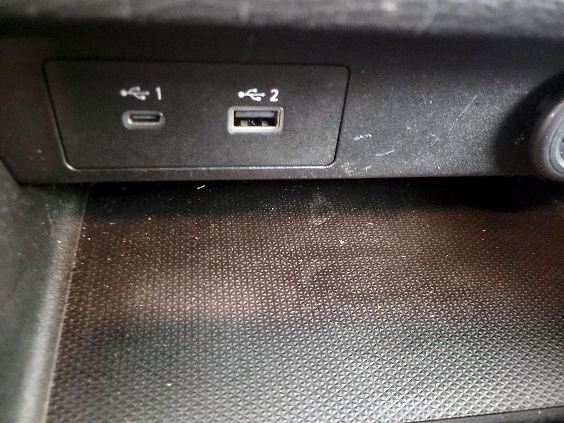 Thumbnail: 2023 Mitsubishi Outlander - 18