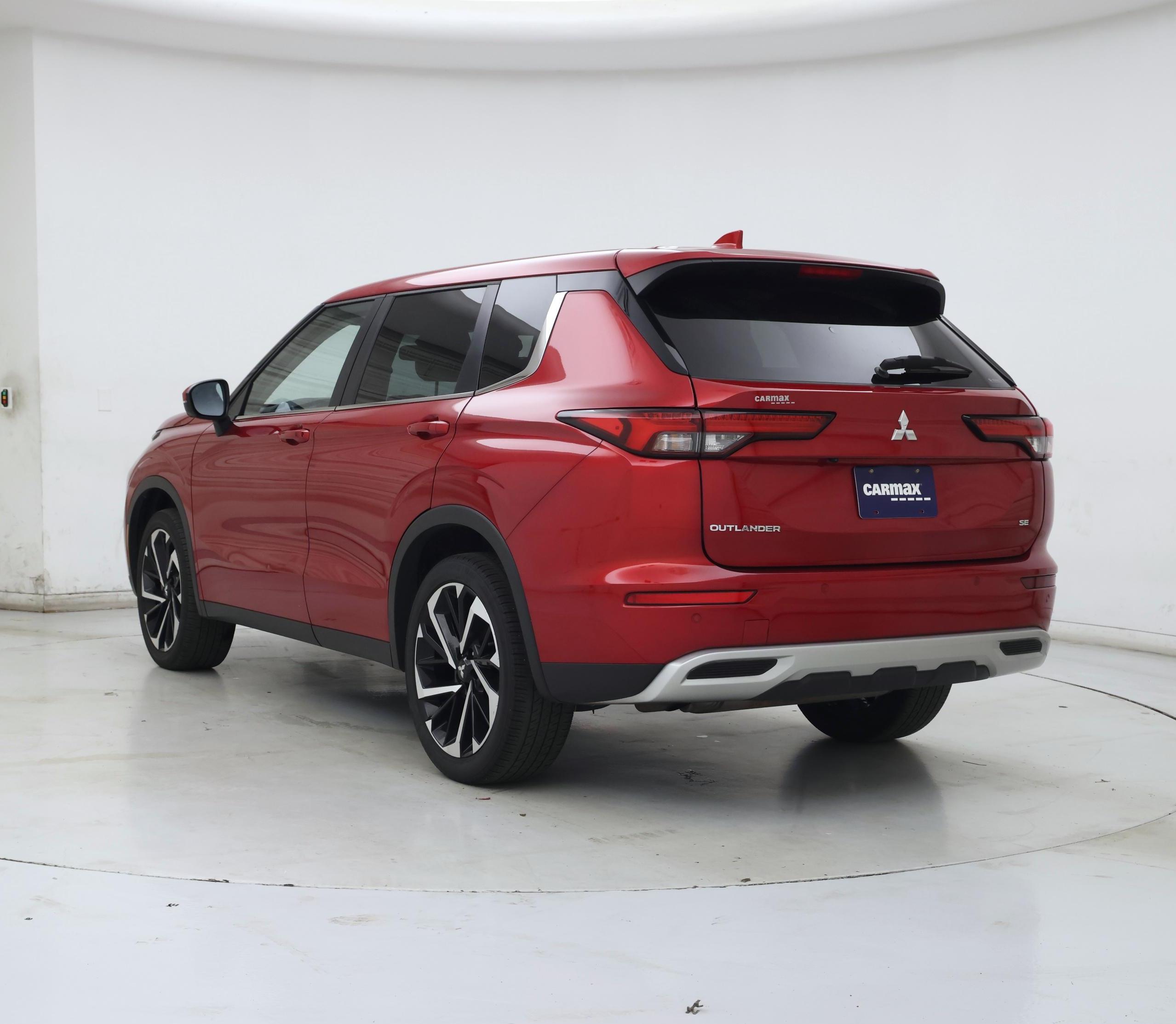 Thumbnail: 2023 Mitsubishi Outlander - 2