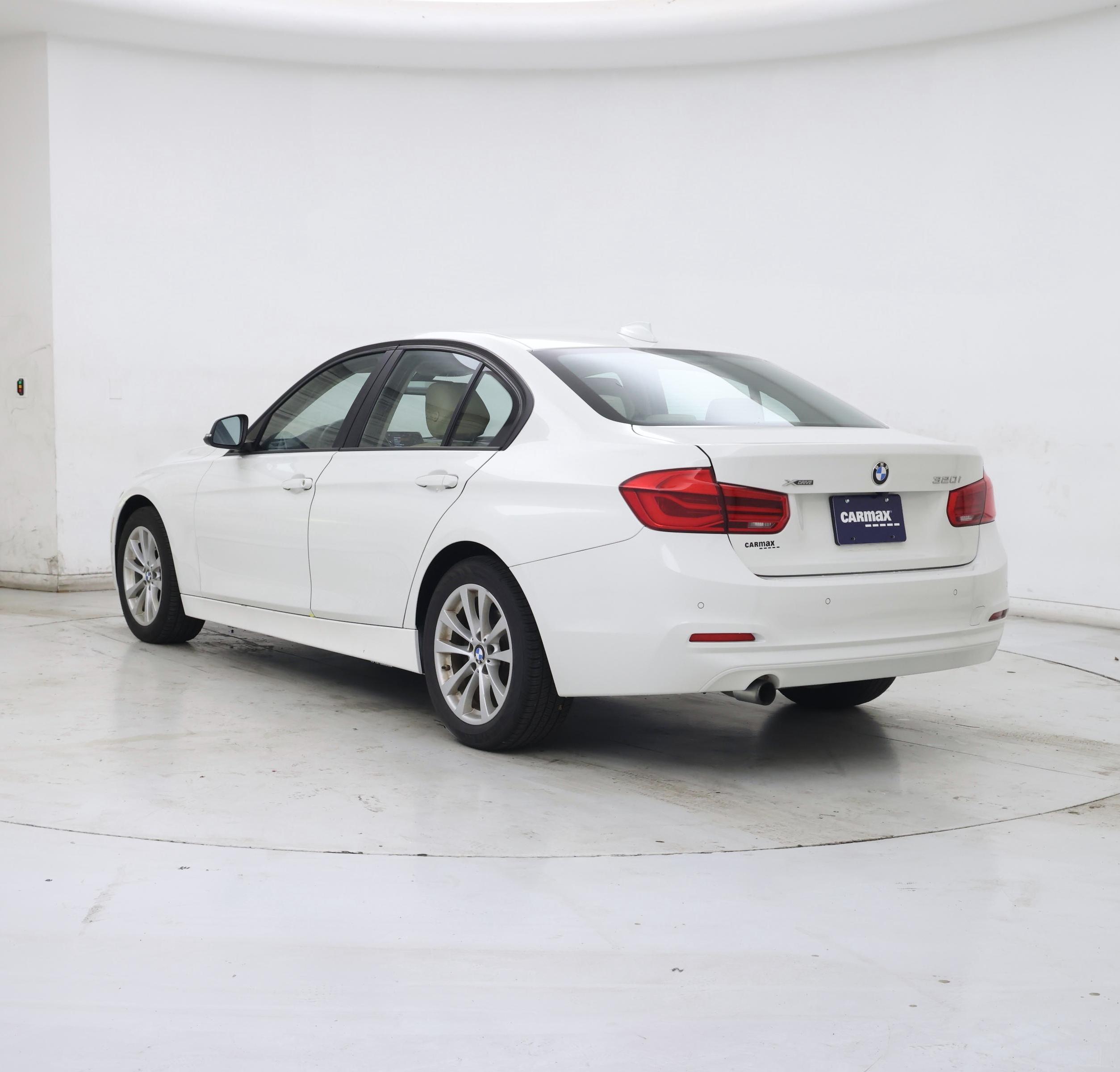 Thumbnail: 2017 BMW 3 Series - 2