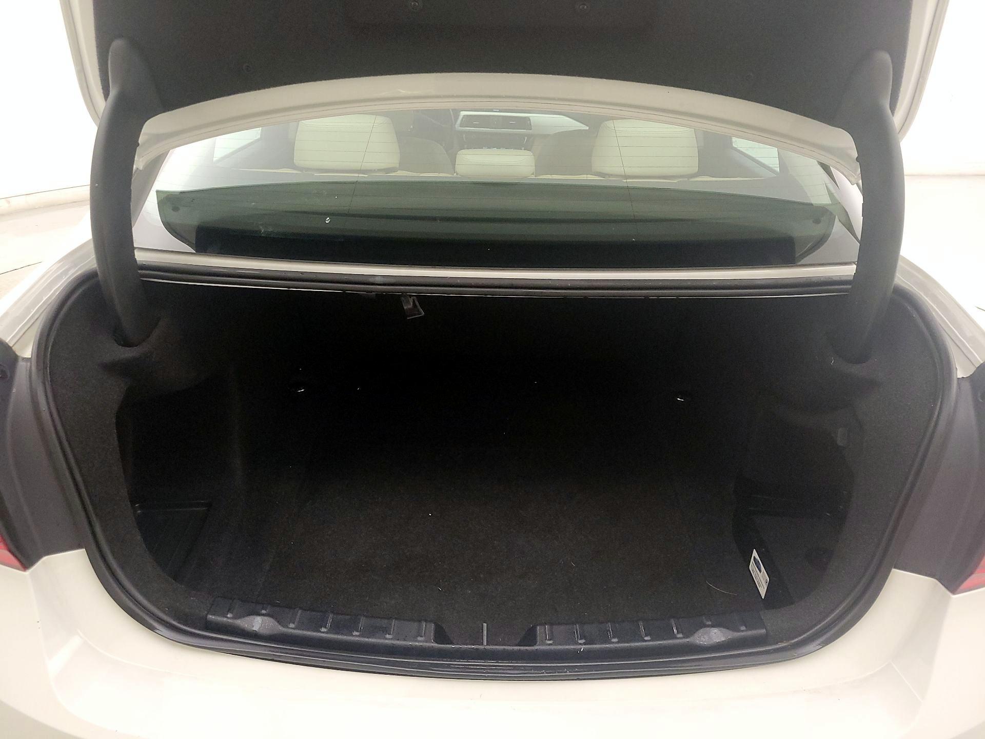 Thumbnail: 2017 BMW 3 Series - 20