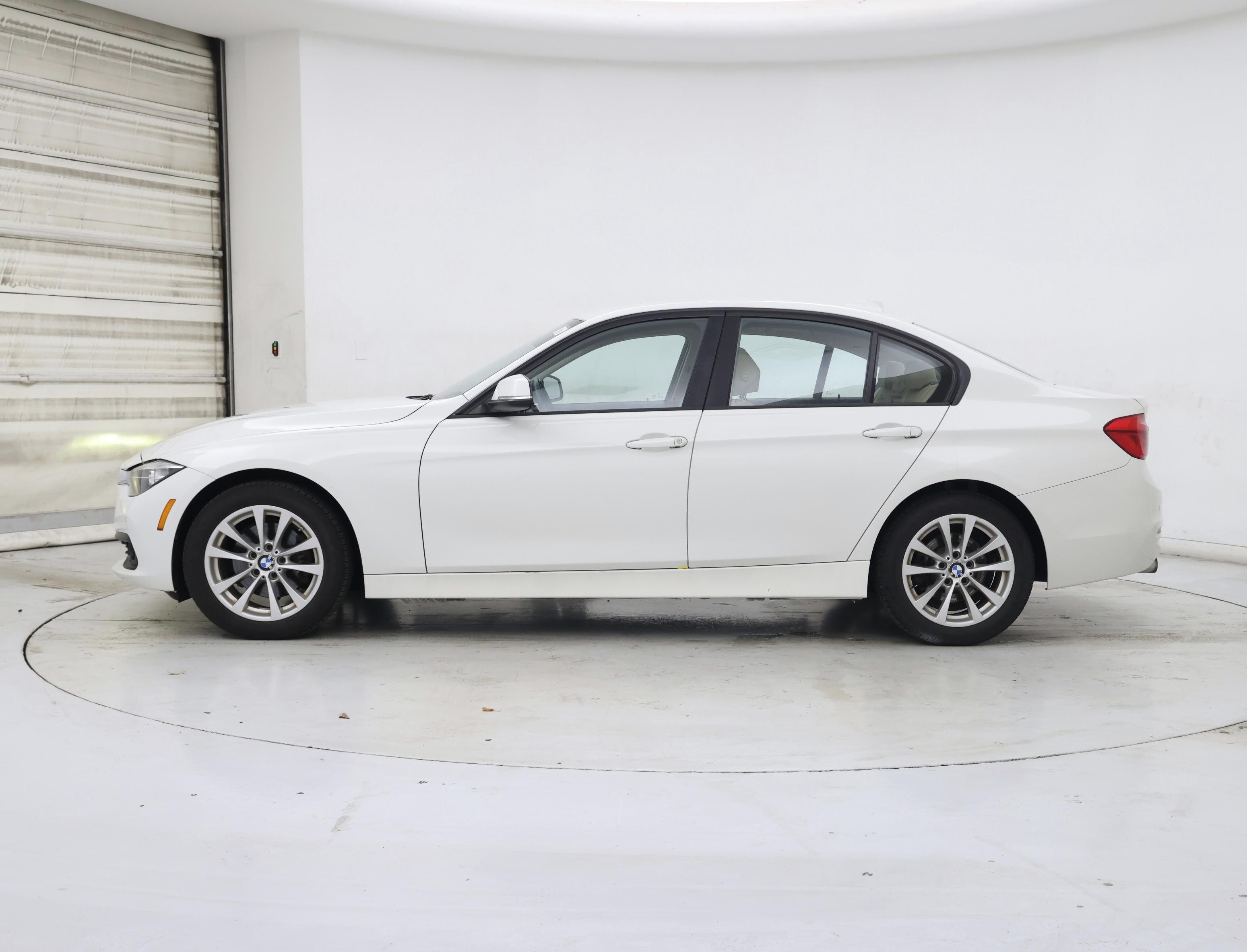 Thumbnail: 2017 BMW 3 Series - 3