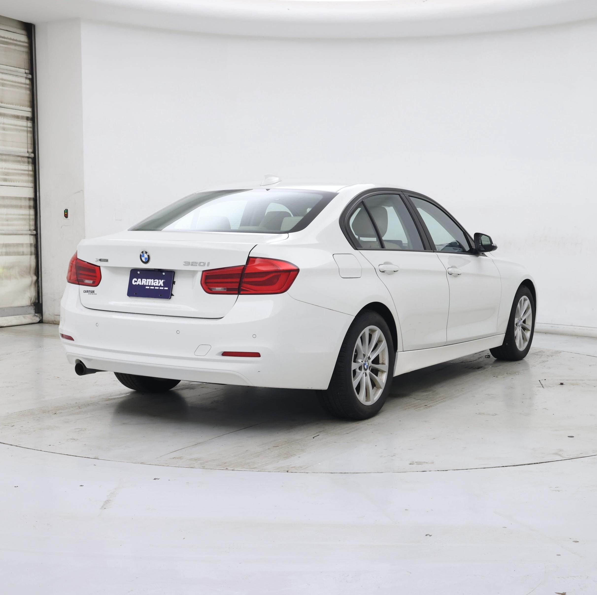 Thumbnail: 2017 BMW 3 Series - 8