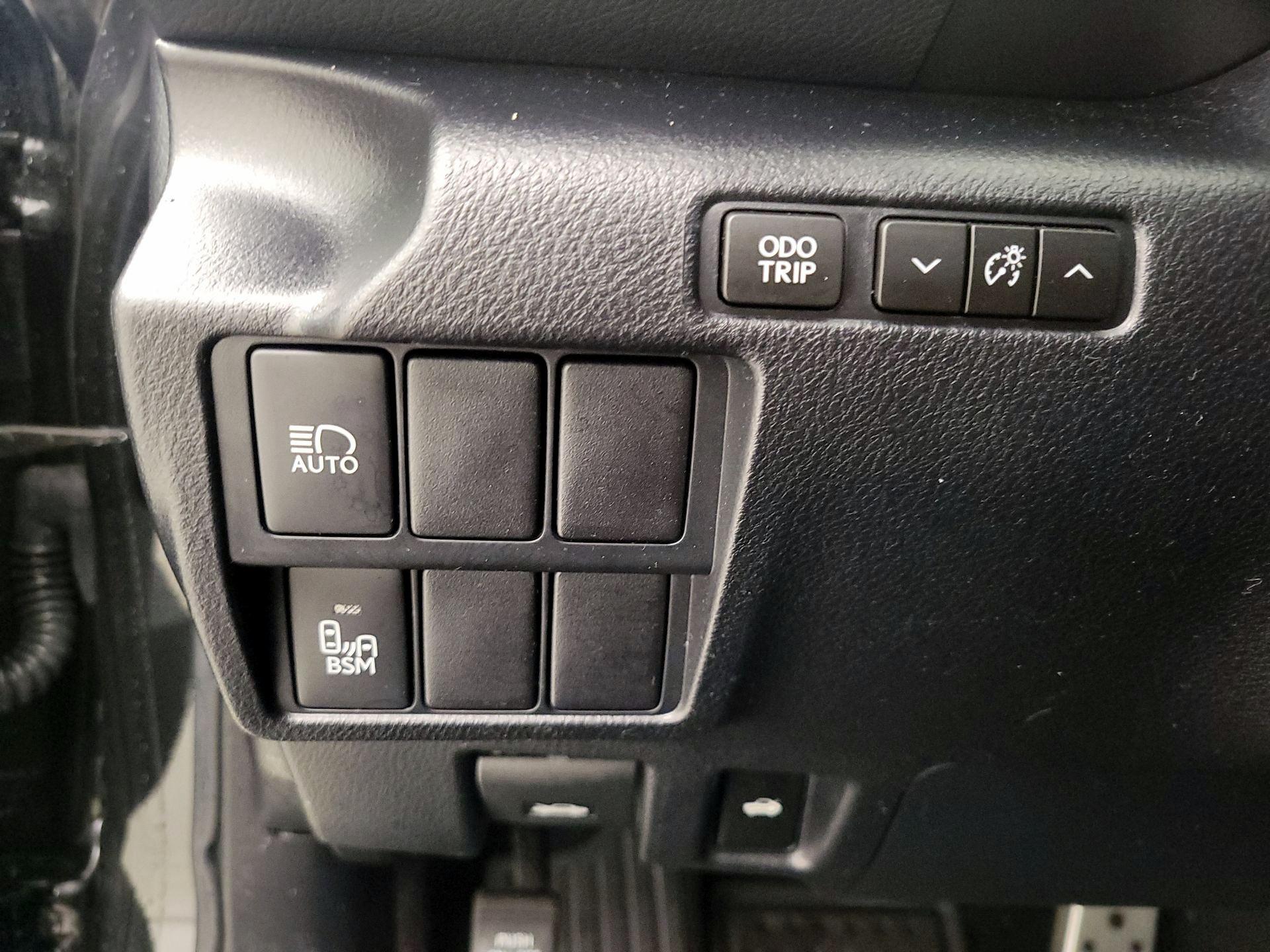 Thumbnail: 2019 Lexus IS - 13