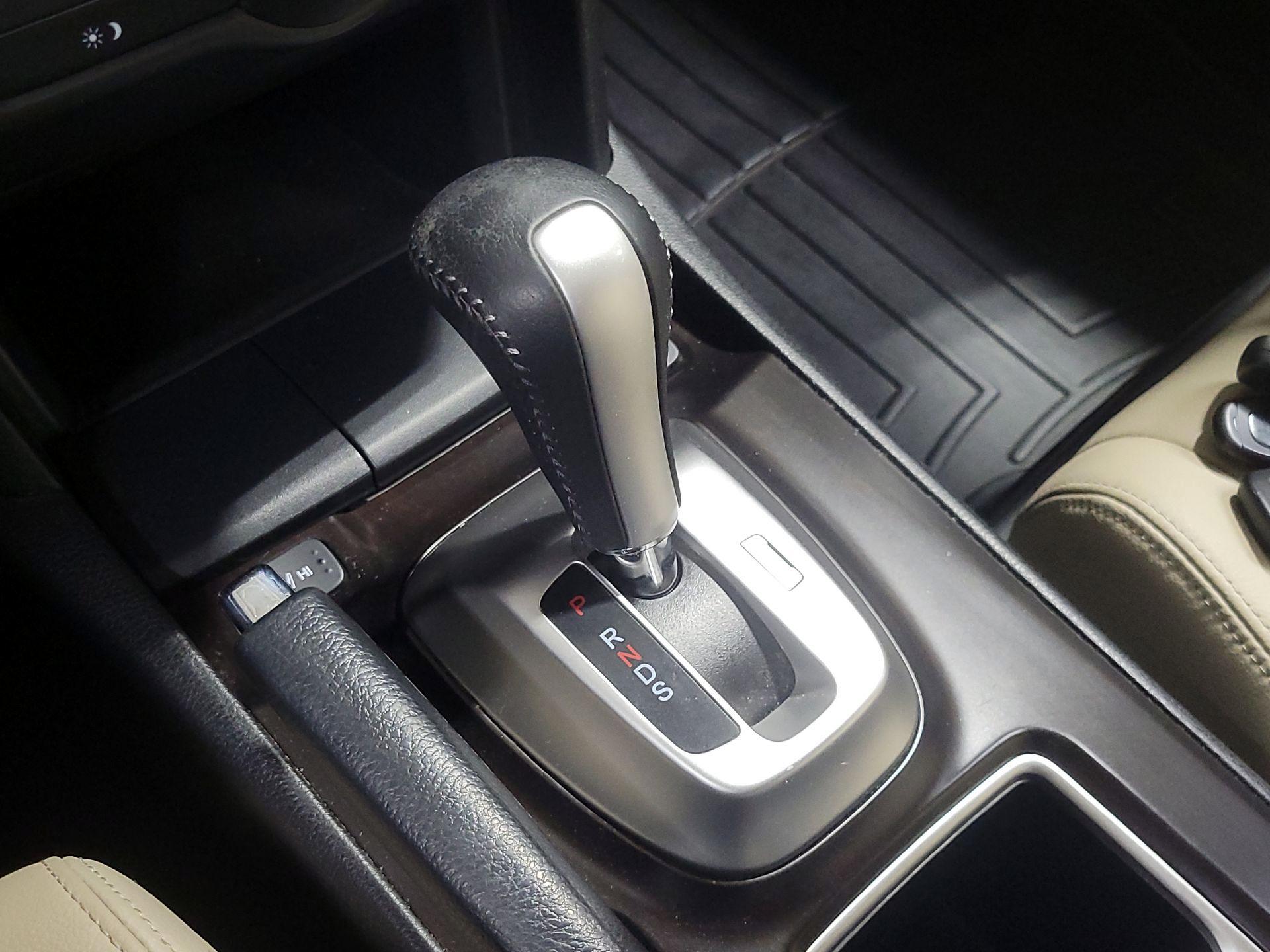 Thumbnail: 2015 Honda Accord Crosstour - 18