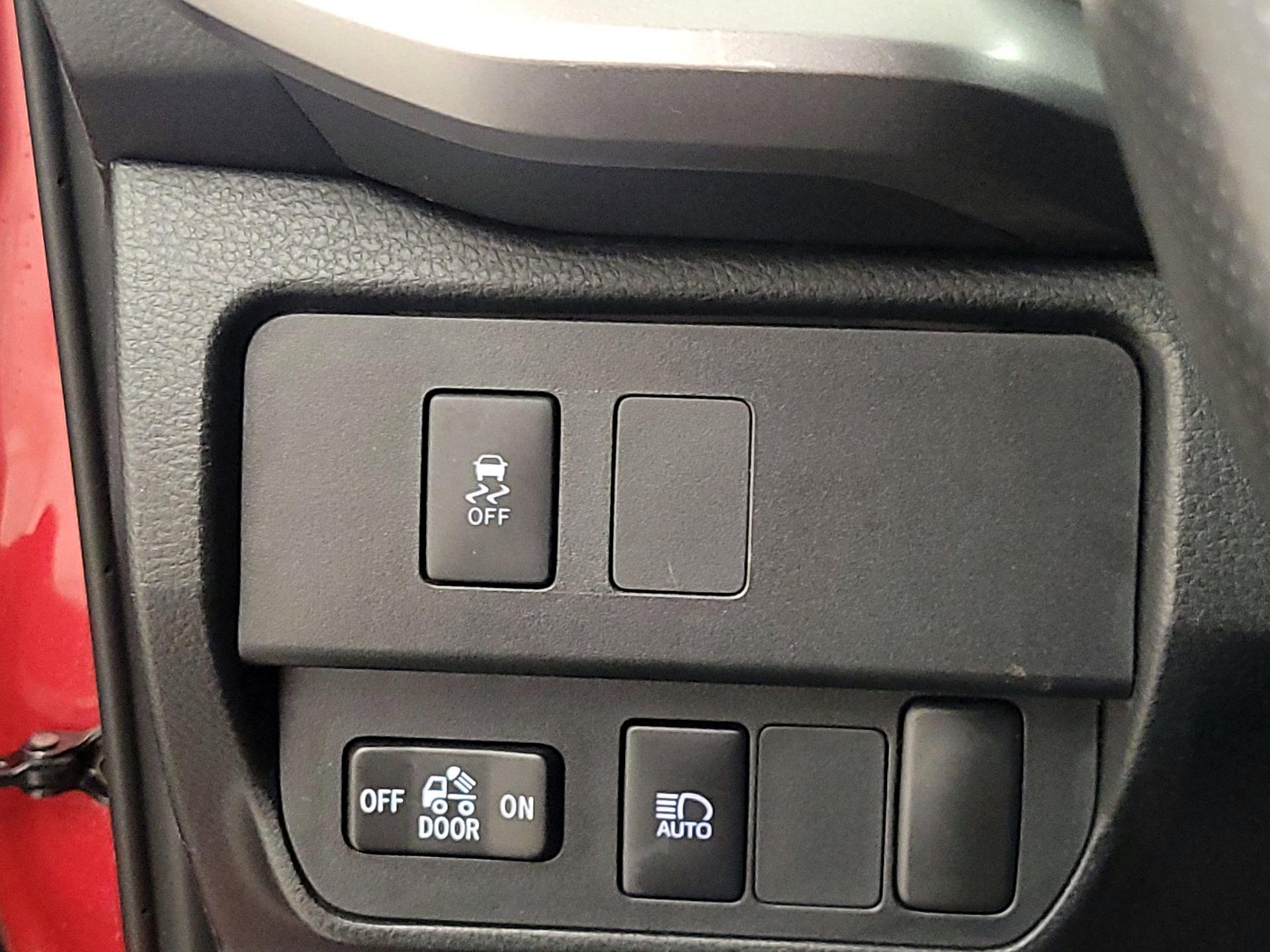 Thumbnail: 2021 Toyota Tacoma - 13