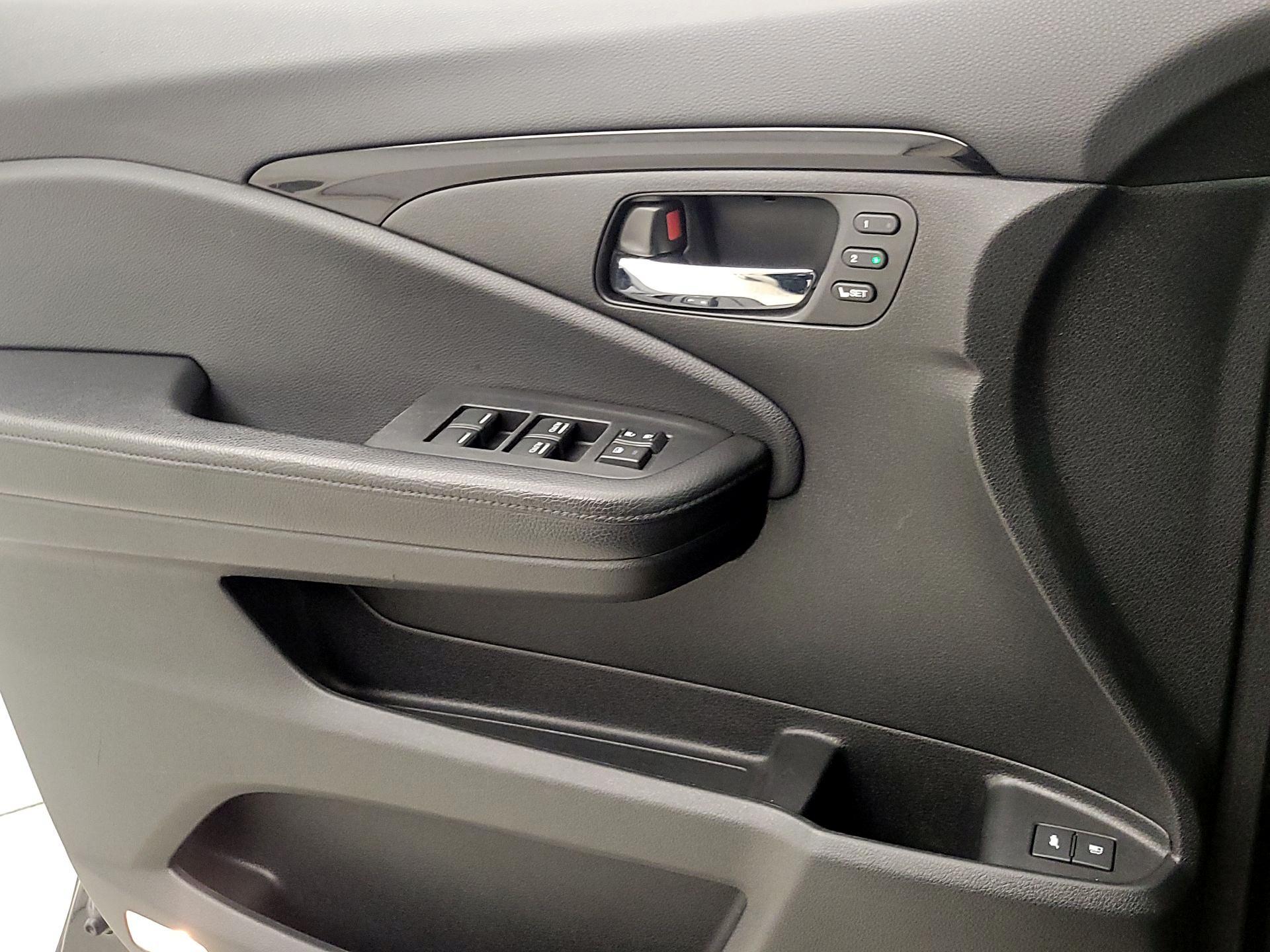 Thumbnail: 2018 Honda Pilot - 12