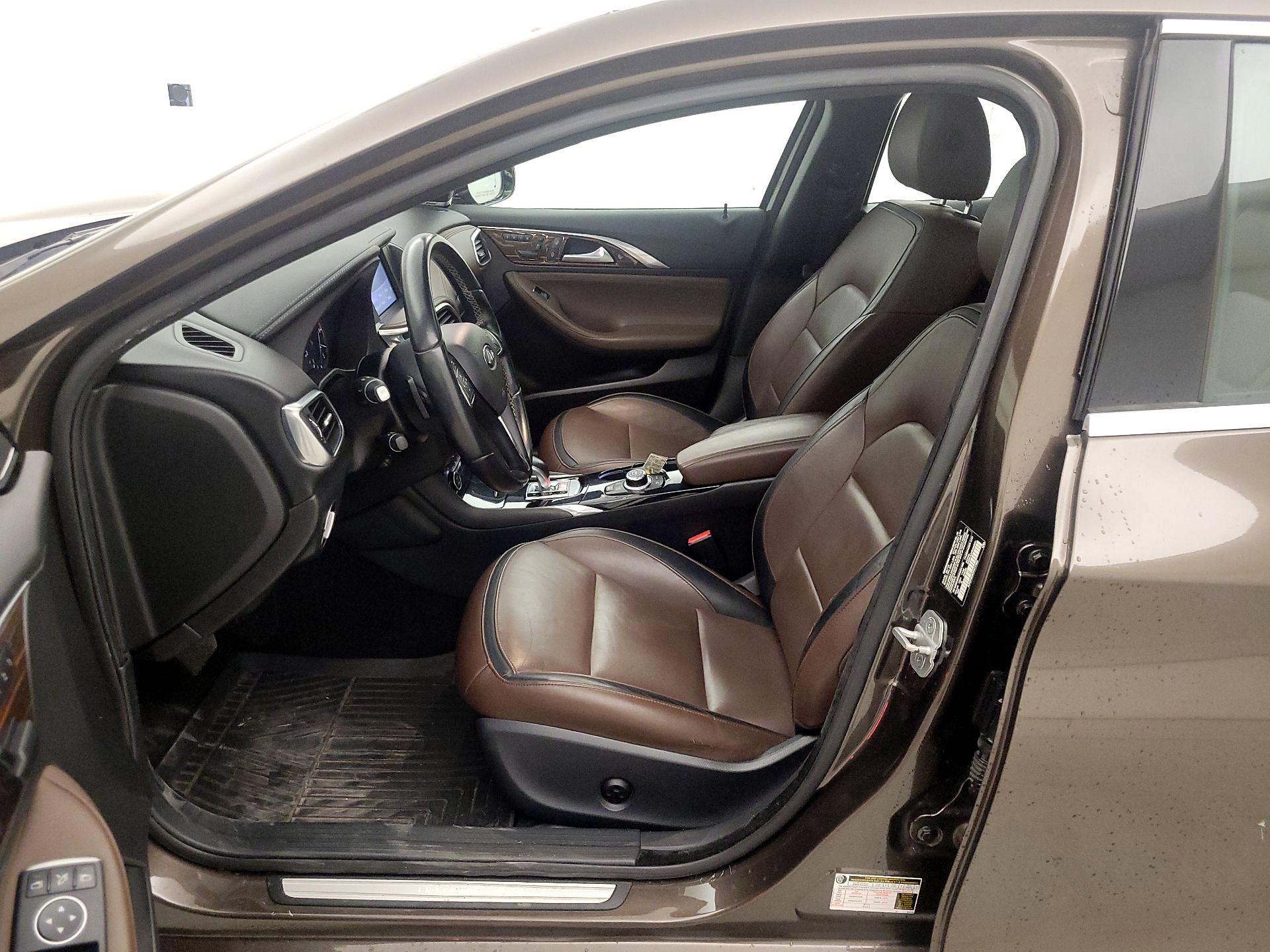 Thumbnail: 2017 INFINITI QX30 - 11