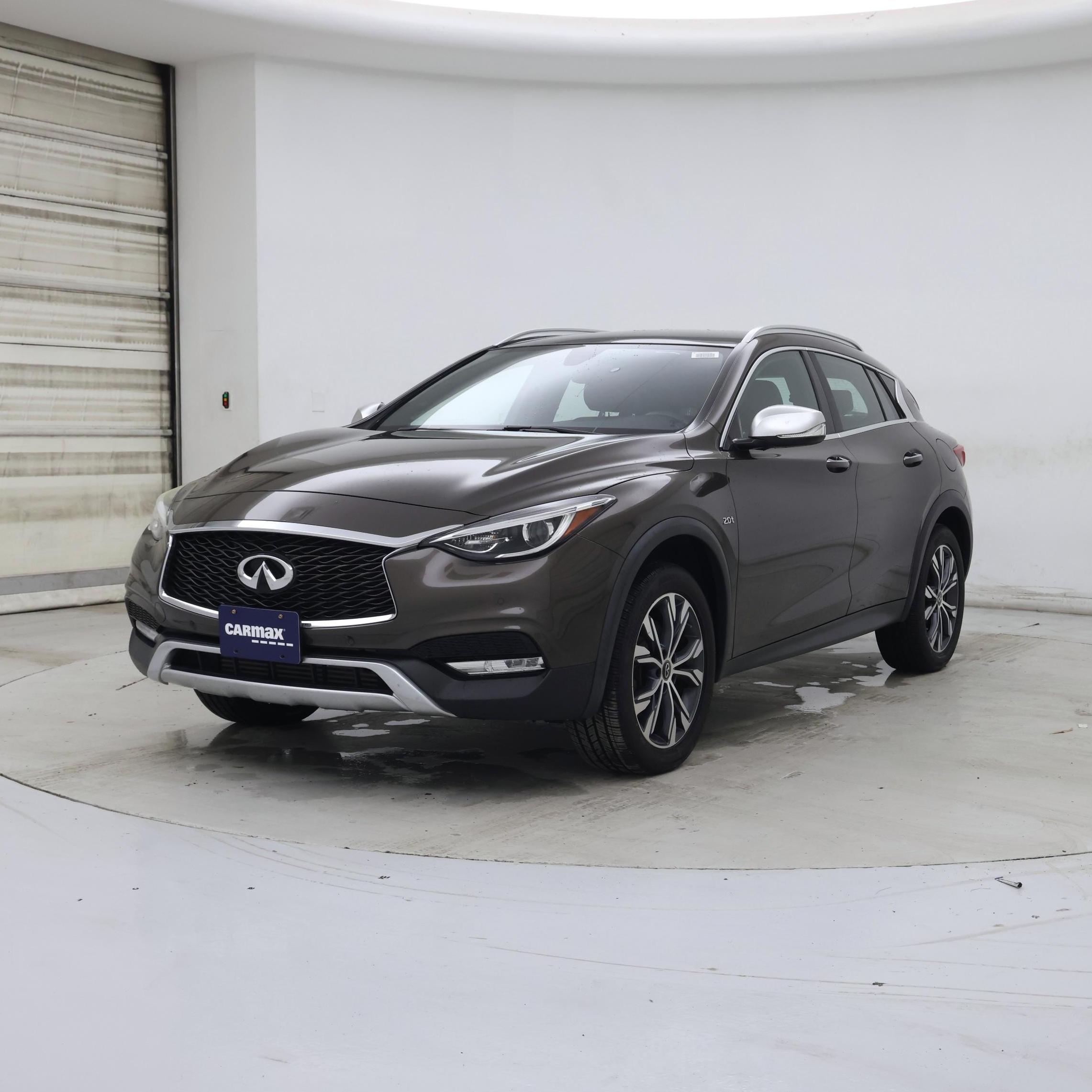 Thumbnail: 2017 INFINITI QX30 - 4