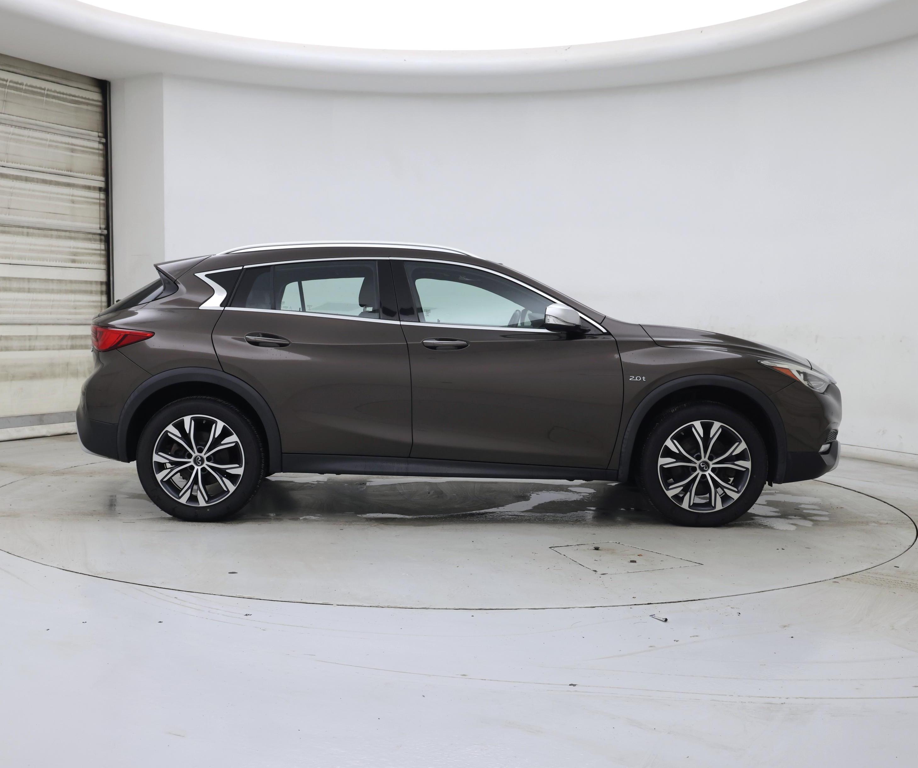Thumbnail: 2017 INFINITI QX30 - 7