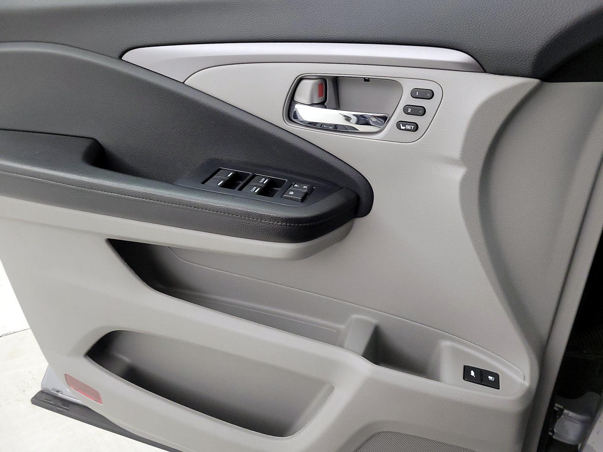 Thumbnail: 2020 Honda Pilot - 12