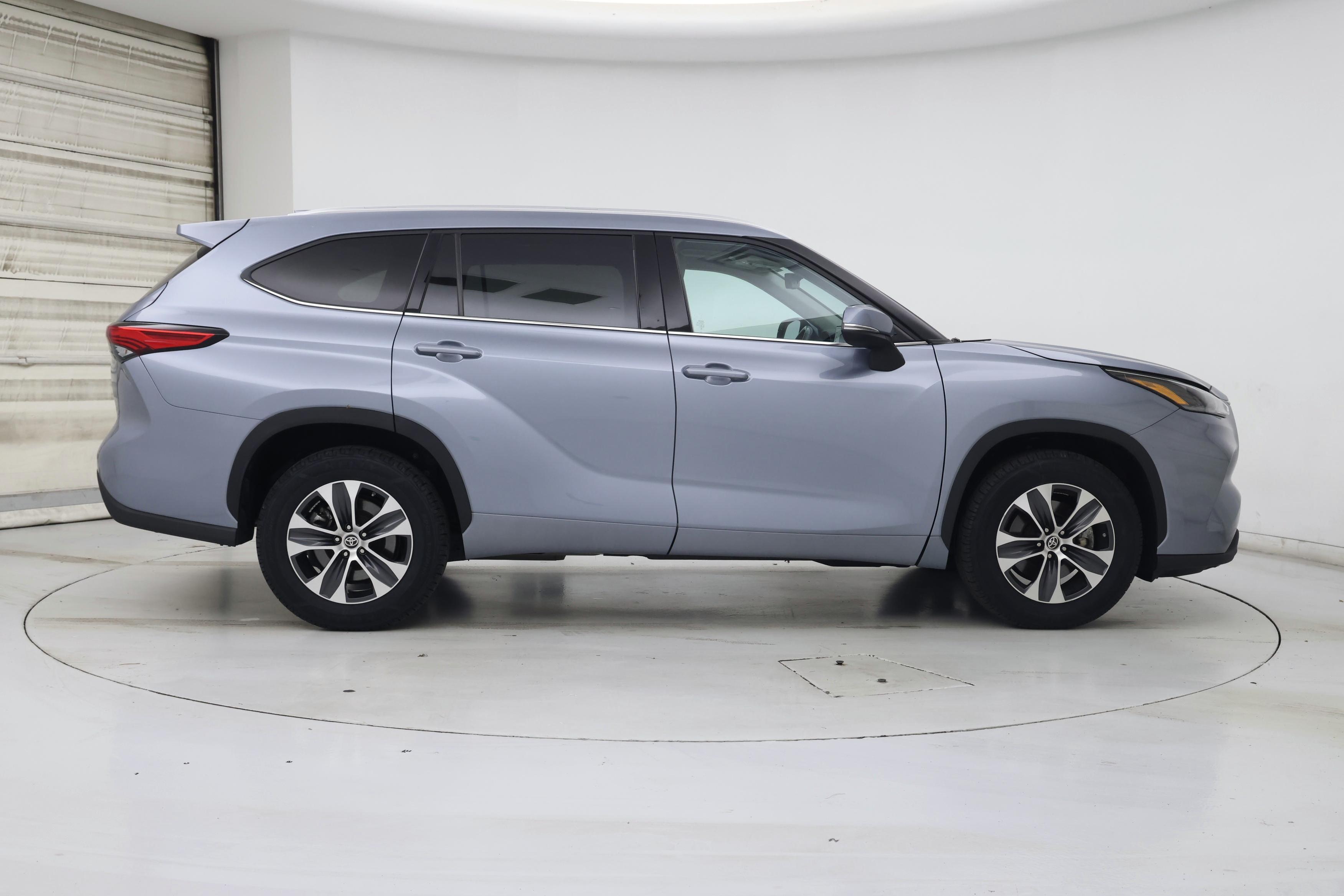 Thumbnail: 2021 Toyota Highlander - 7