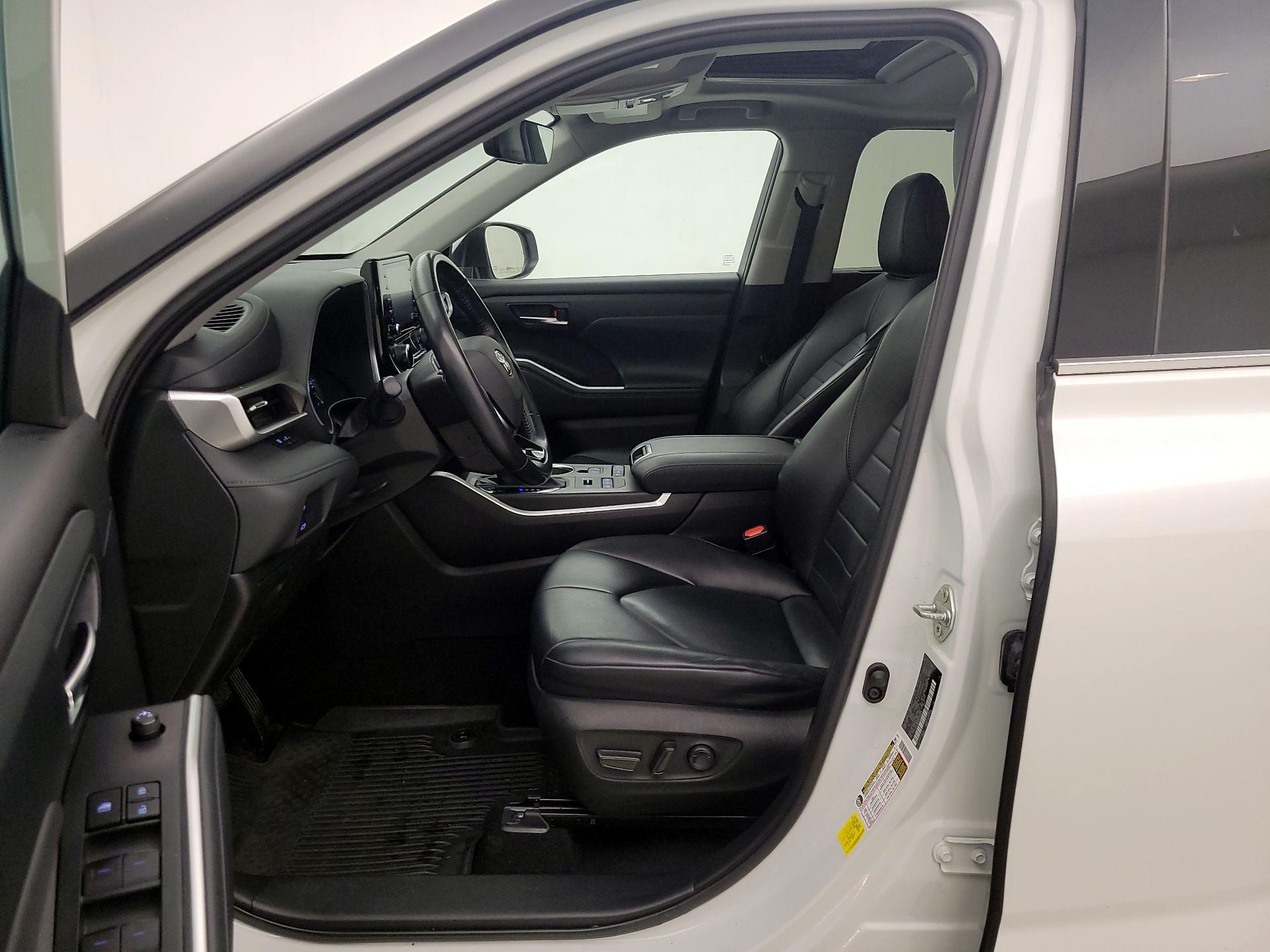 Thumbnail: 2021 Toyota Highlander - 11