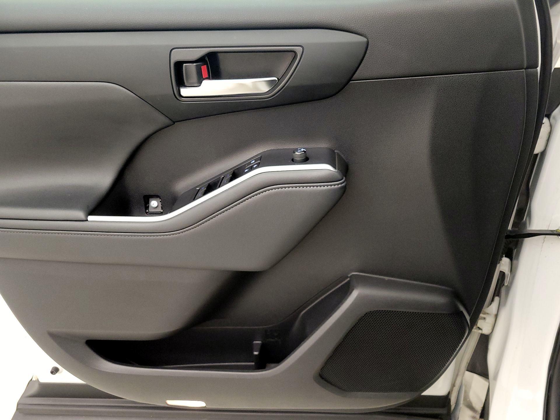 Thumbnail: 2021 Toyota Highlander - 12