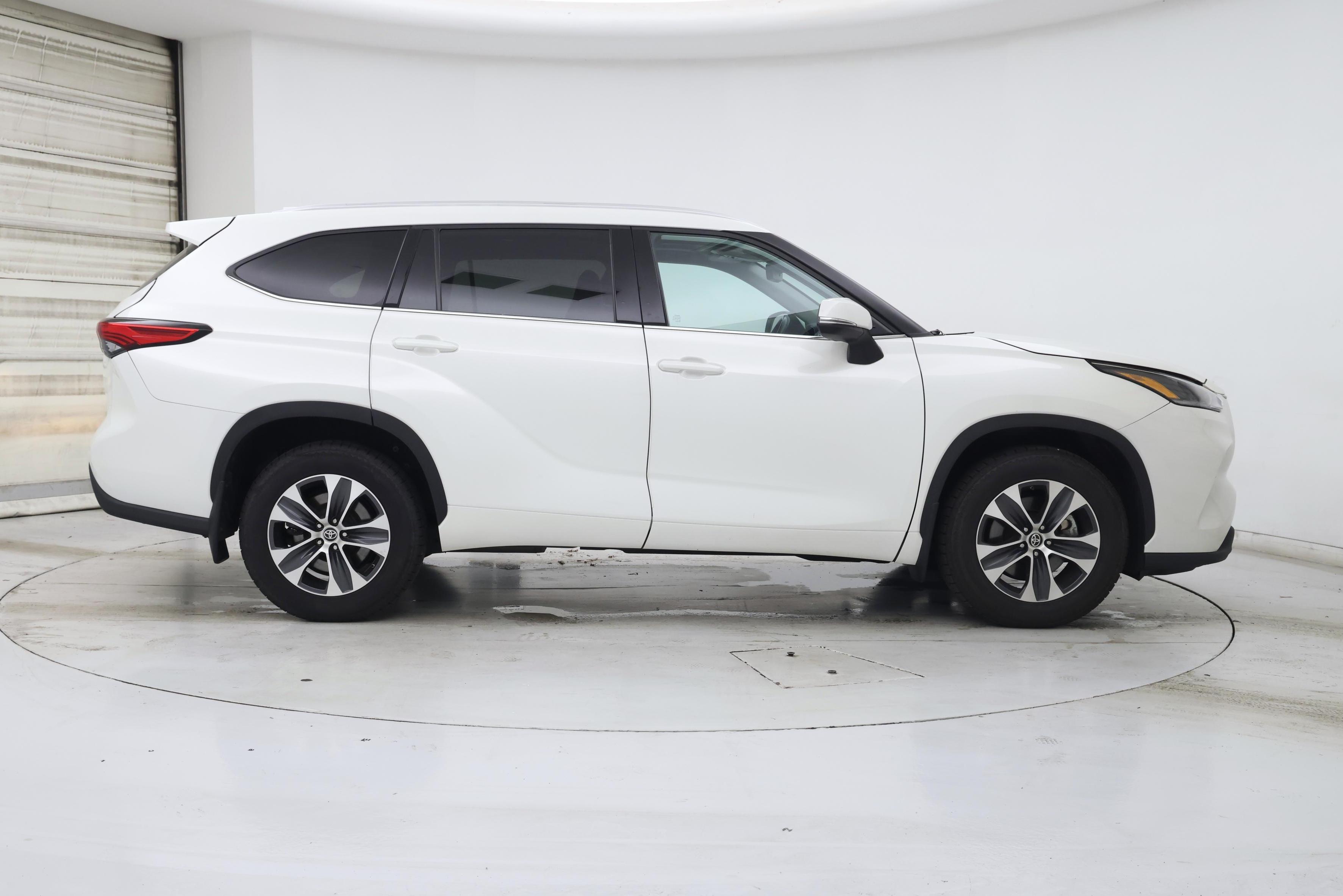 Thumbnail: 2021 Toyota Highlander - 7