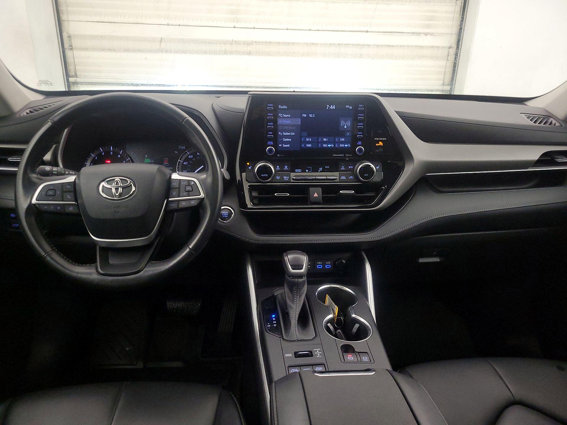 Thumbnail: 2022 Toyota Highlander - 9