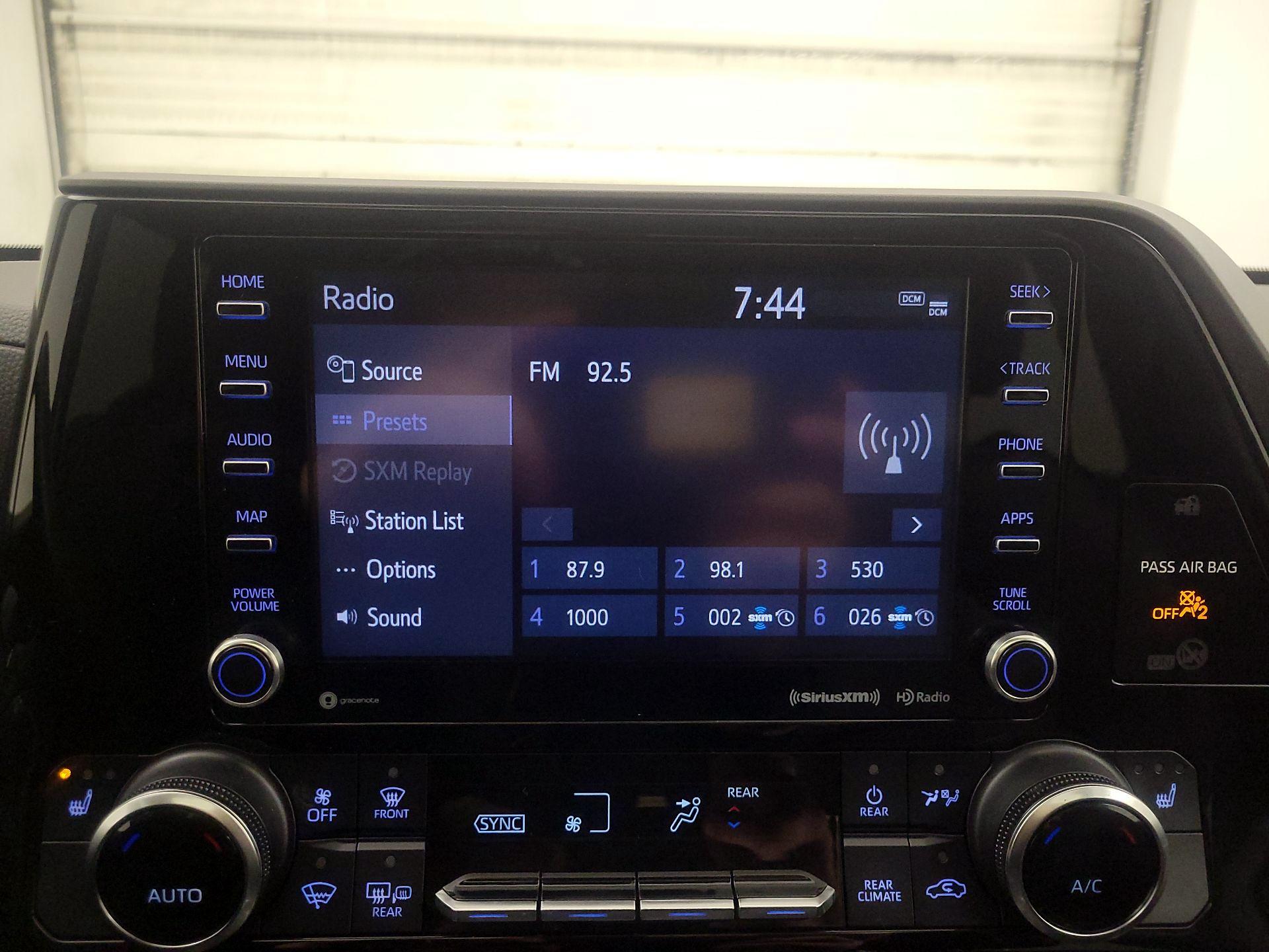 Thumbnail: 2022 Toyota Highlander - 15