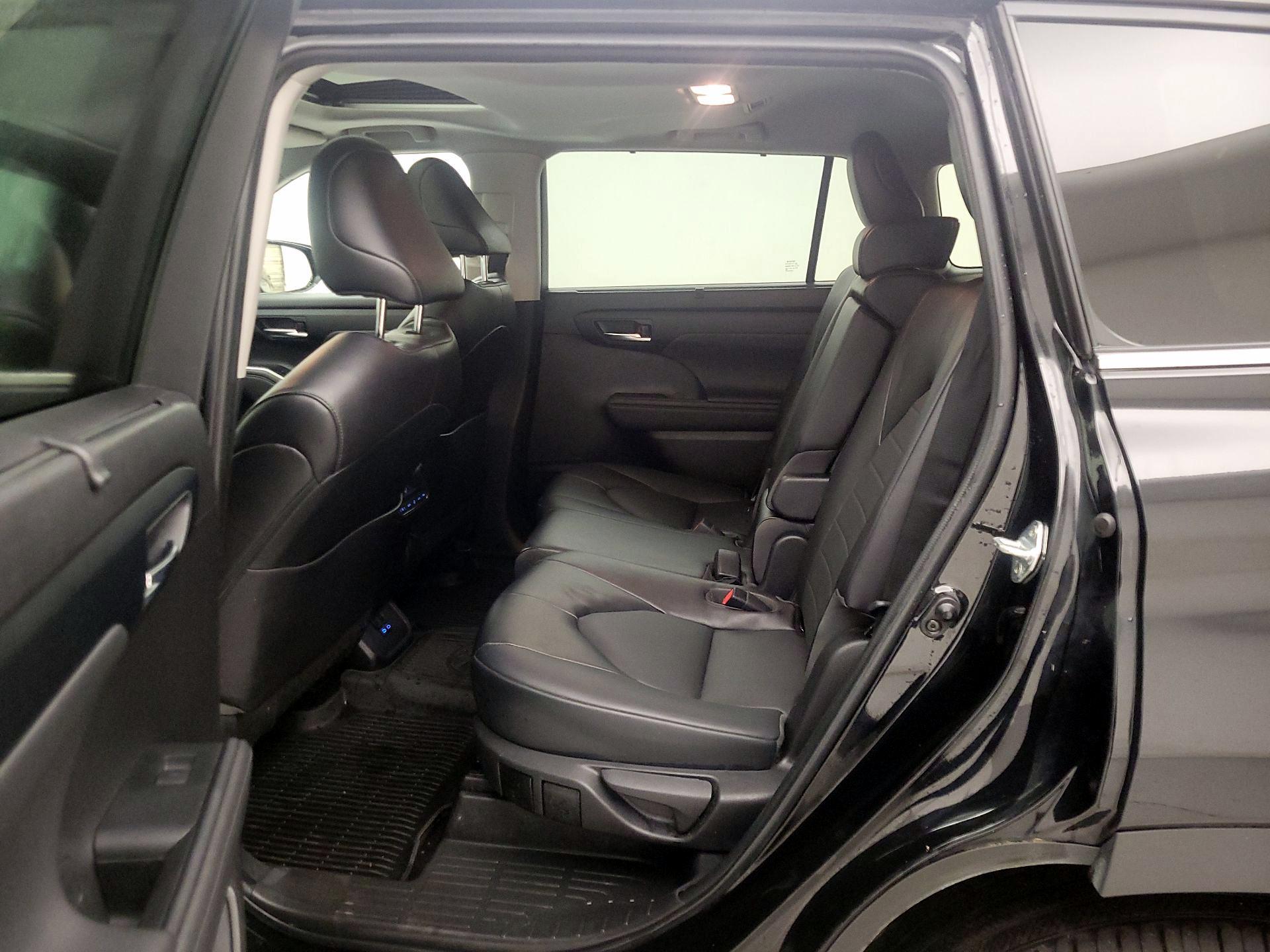 Thumbnail: 2022 Toyota Highlander - 20