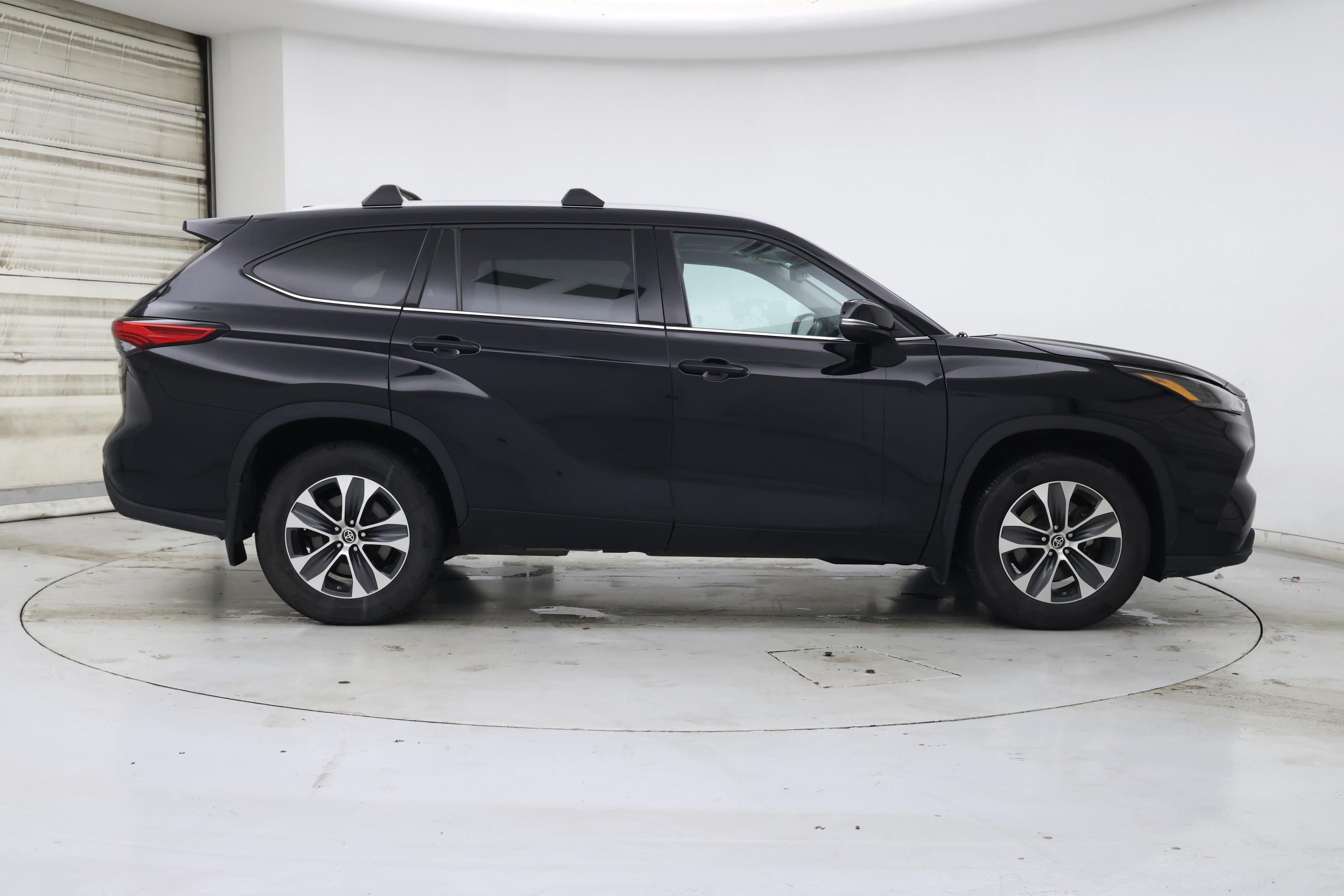 Thumbnail: 2022 Toyota Highlander - 7