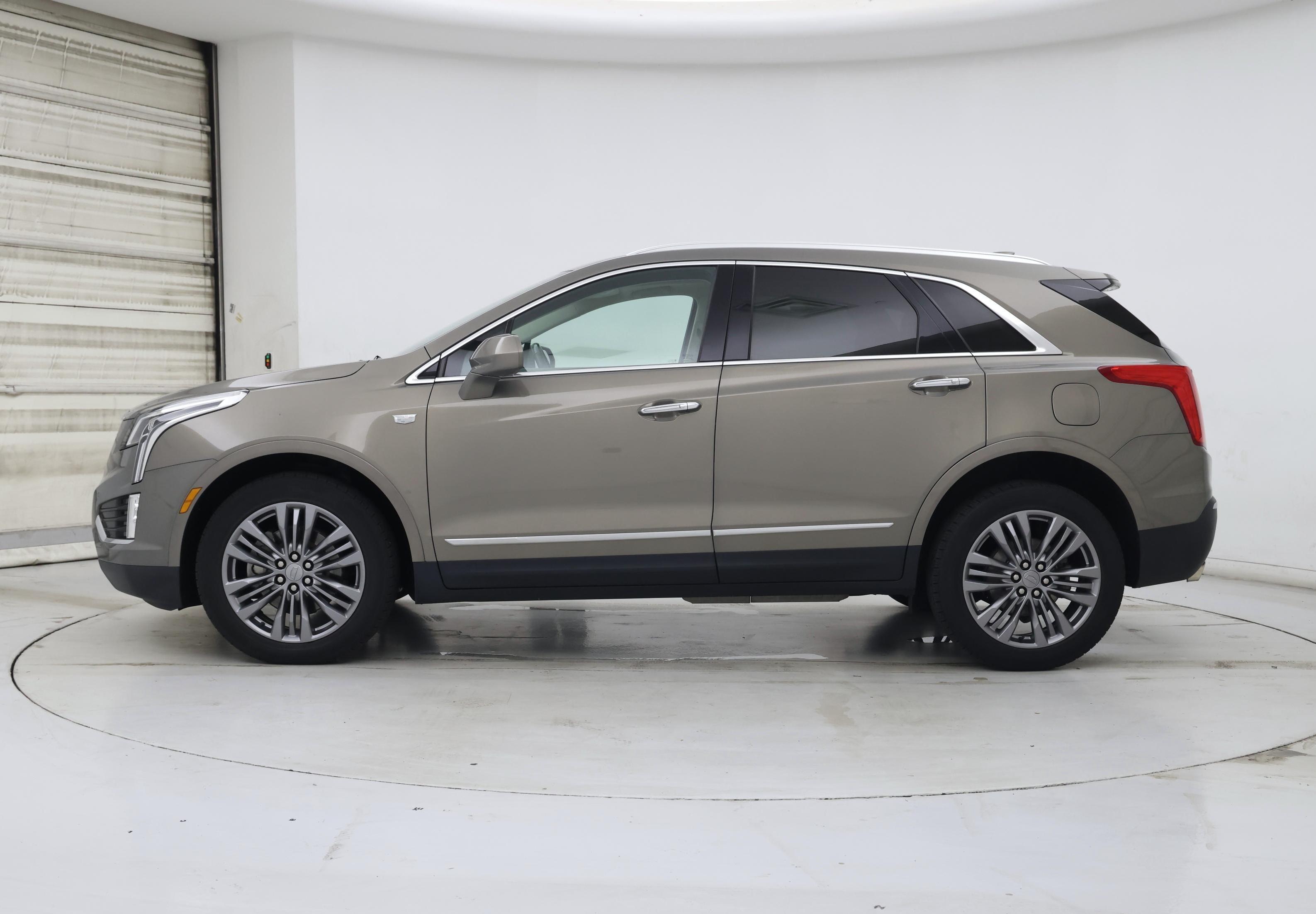 Thumbnail: 2018 Cadillac XT5 - 3