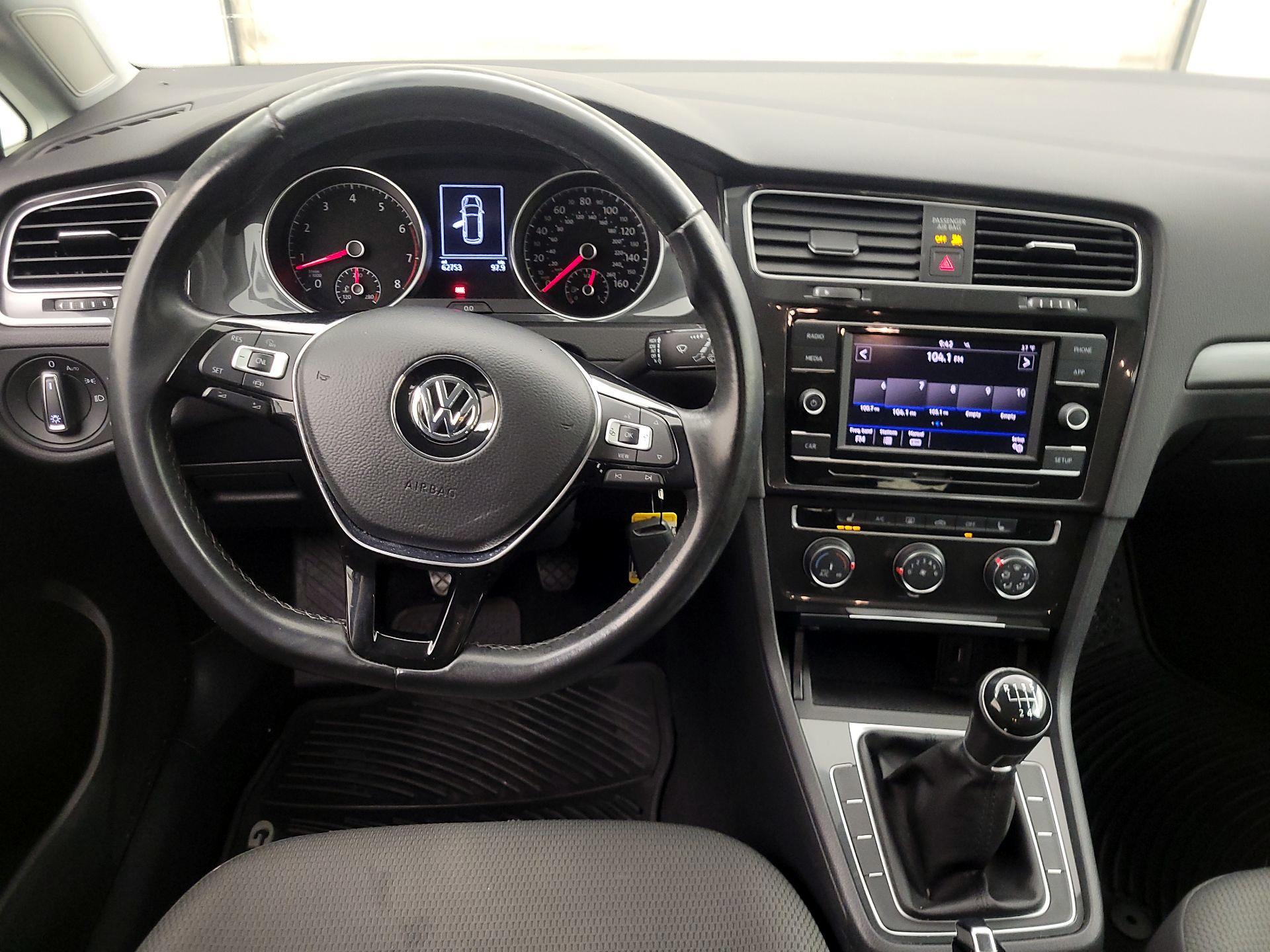 Thumbnail: 2019 Volkswagen Golf - 10