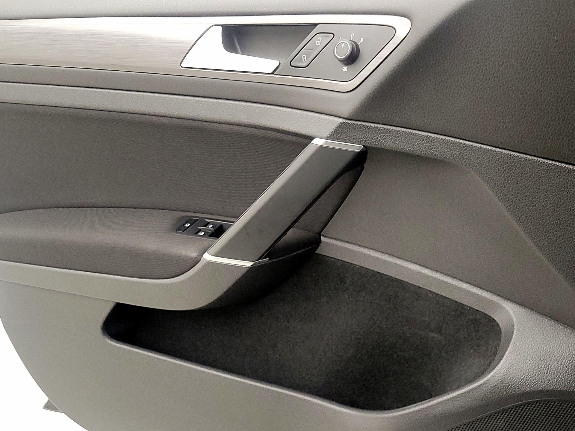 Thumbnail: 2019 Volkswagen Golf - 12