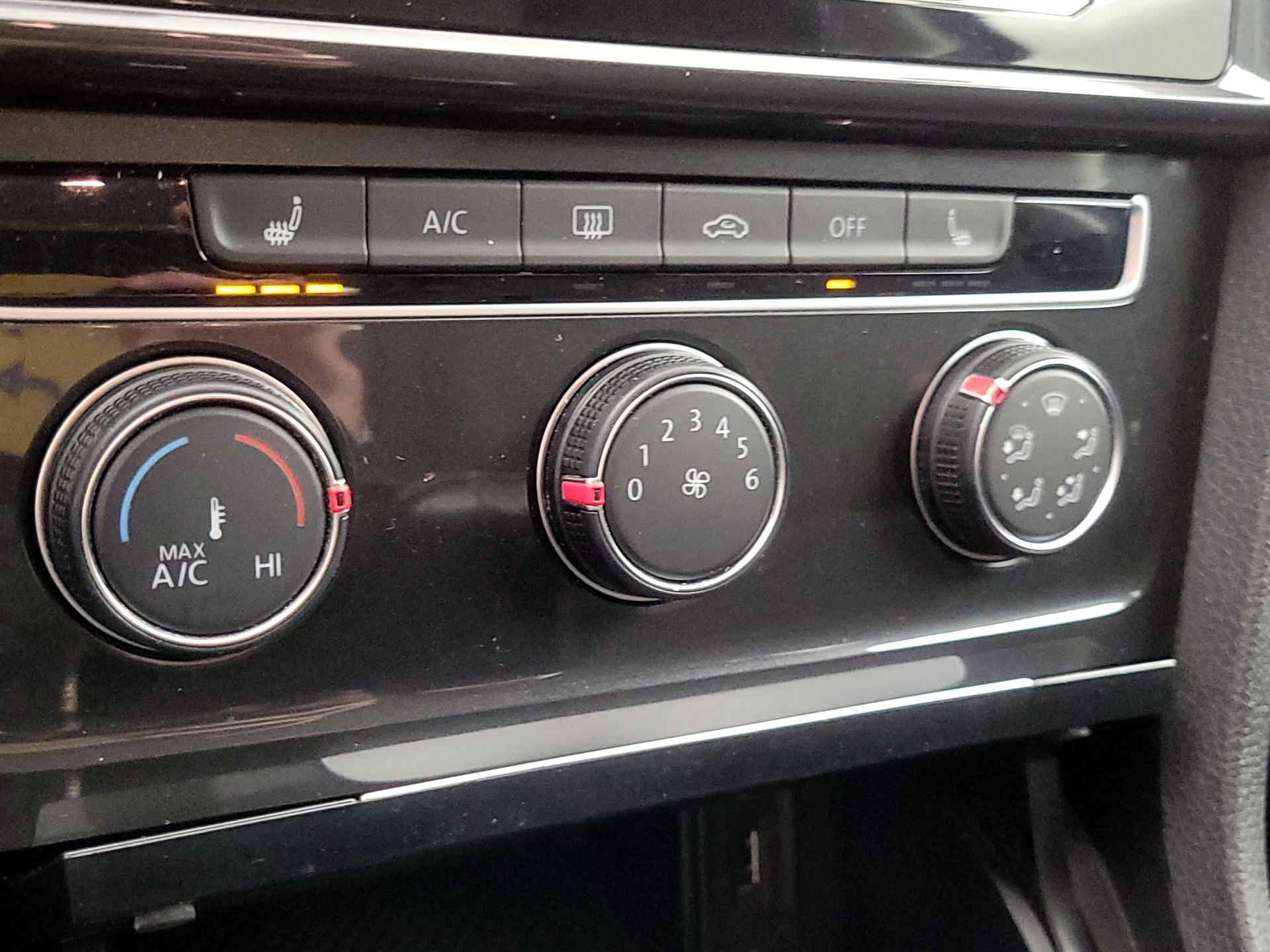 Thumbnail: 2019 Volkswagen Golf - 16