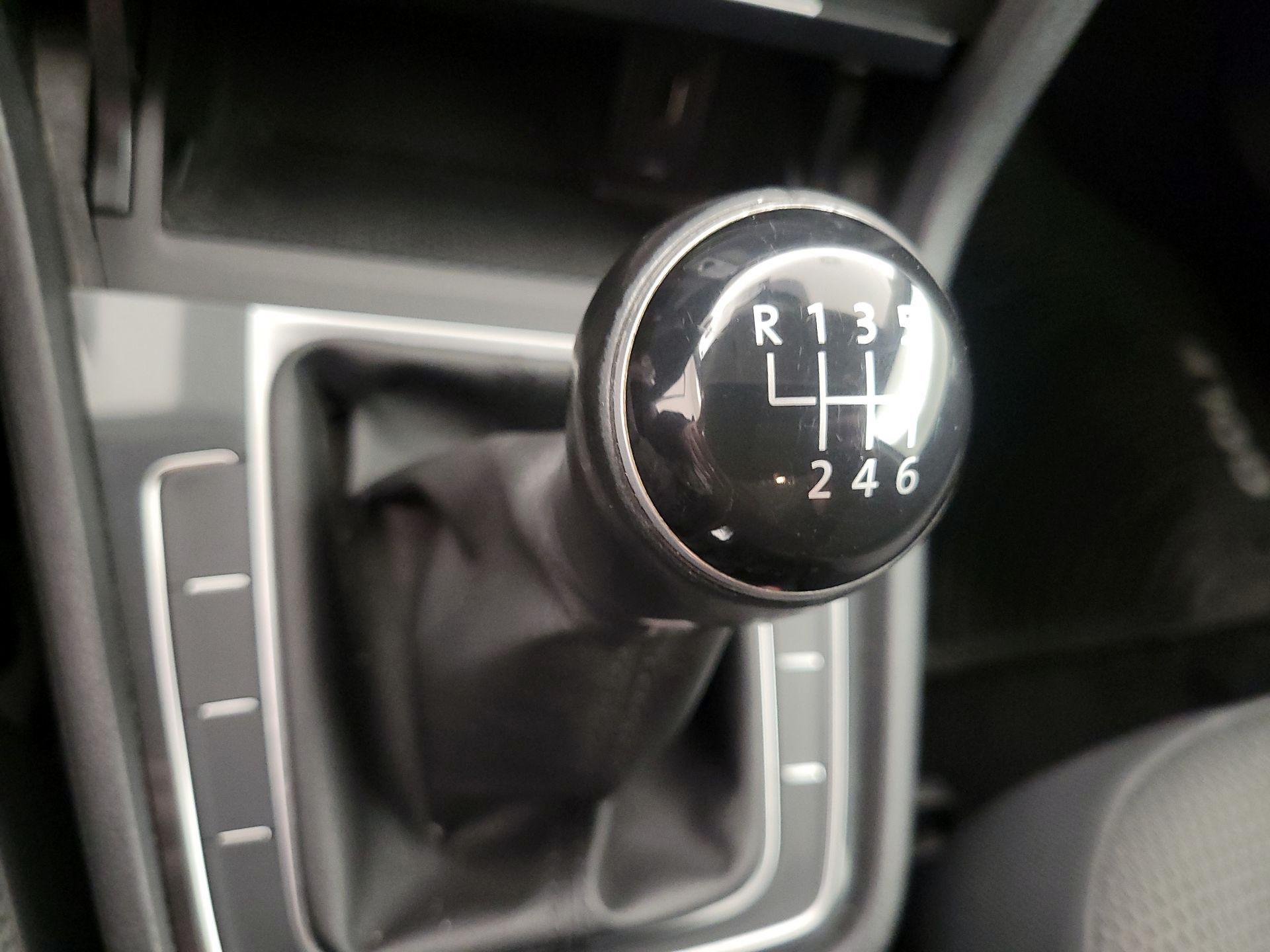 Thumbnail: 2019 Volkswagen Golf - 17