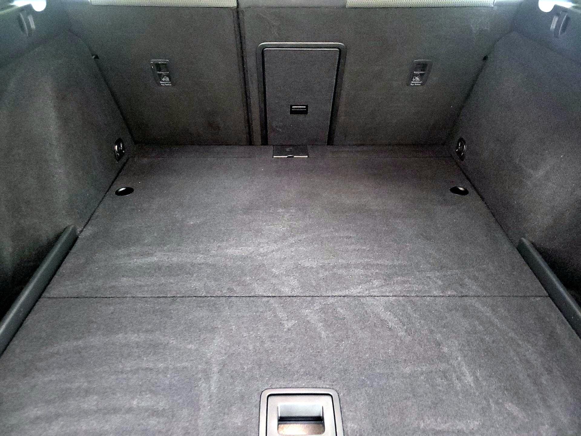 Thumbnail: 2019 Volkswagen Golf - 20