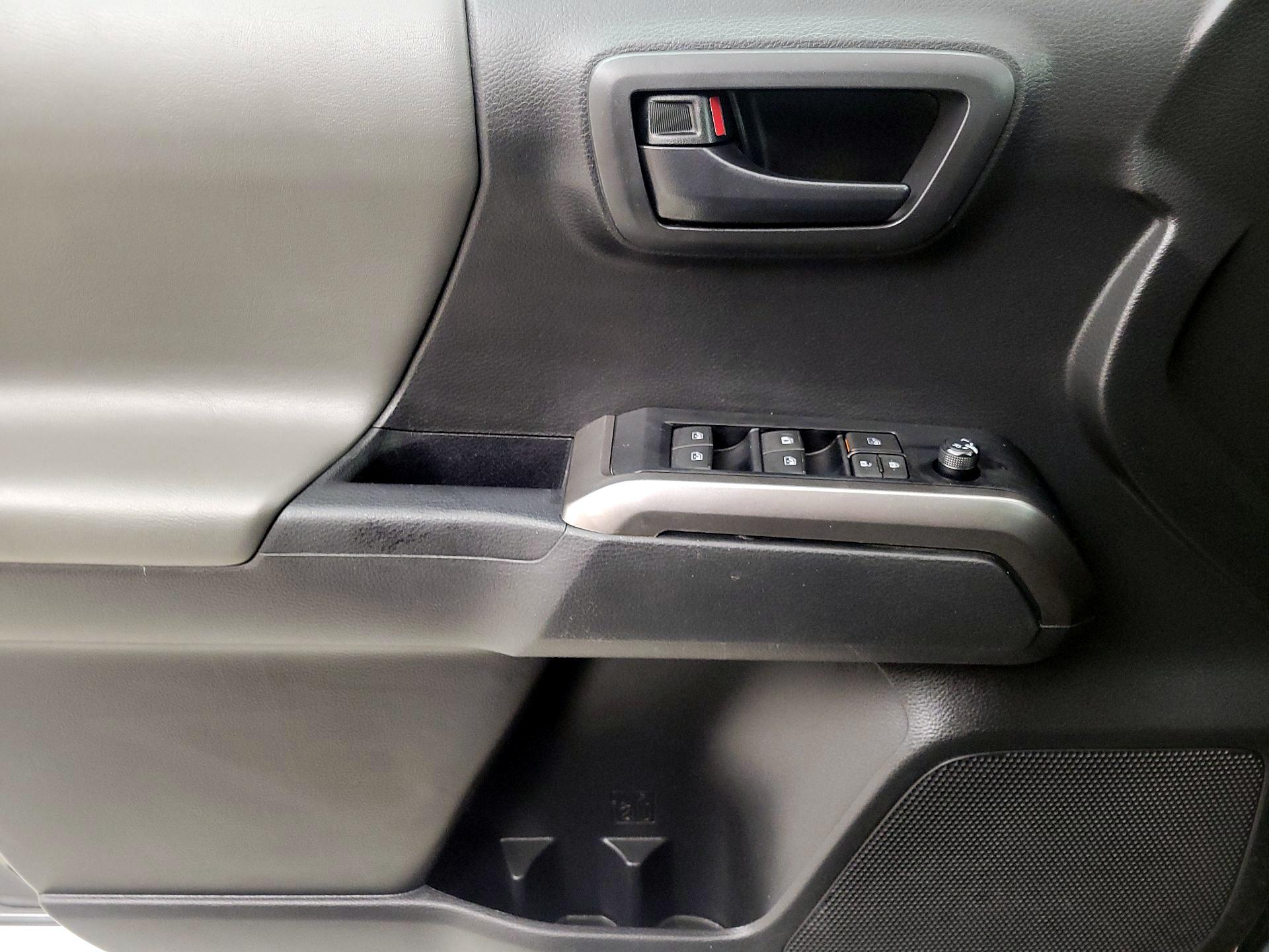 Thumbnail: 2022 Toyota Tacoma - 12