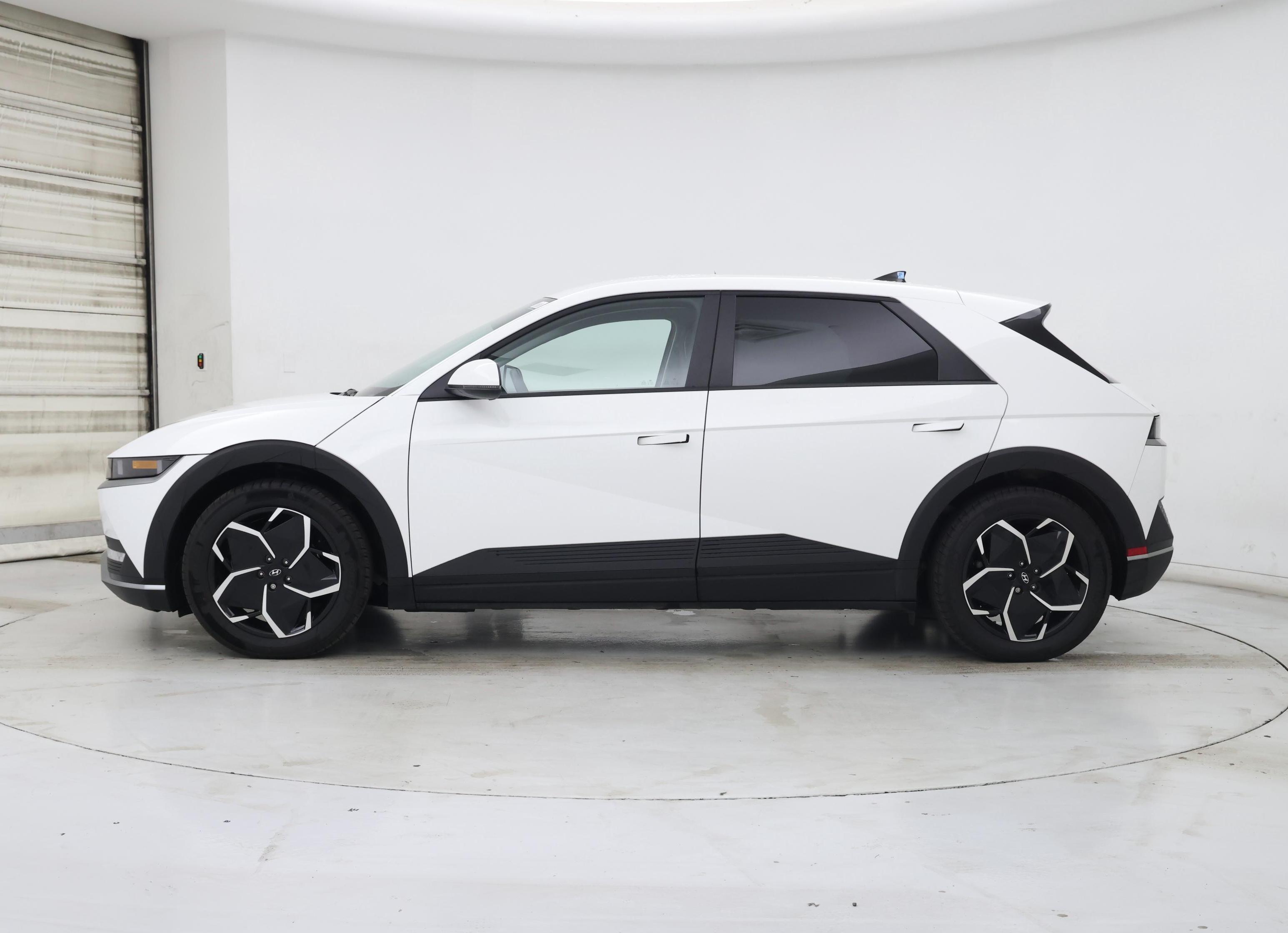 Thumbnail: 2023 Hyundai Ioniq 5 - 3