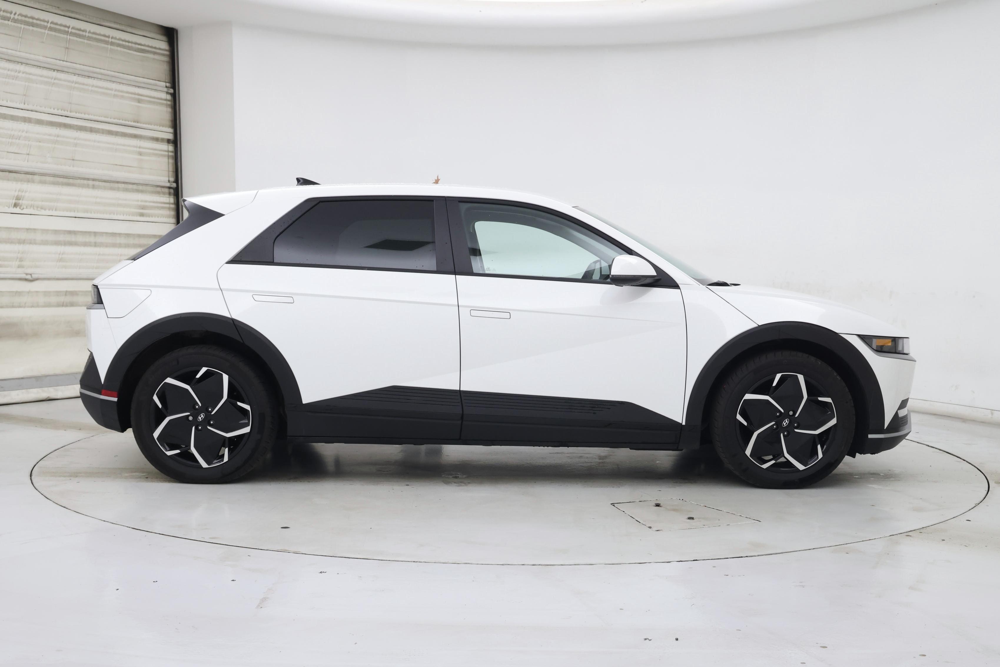 Thumbnail: 2023 Hyundai Ioniq 5 - 7