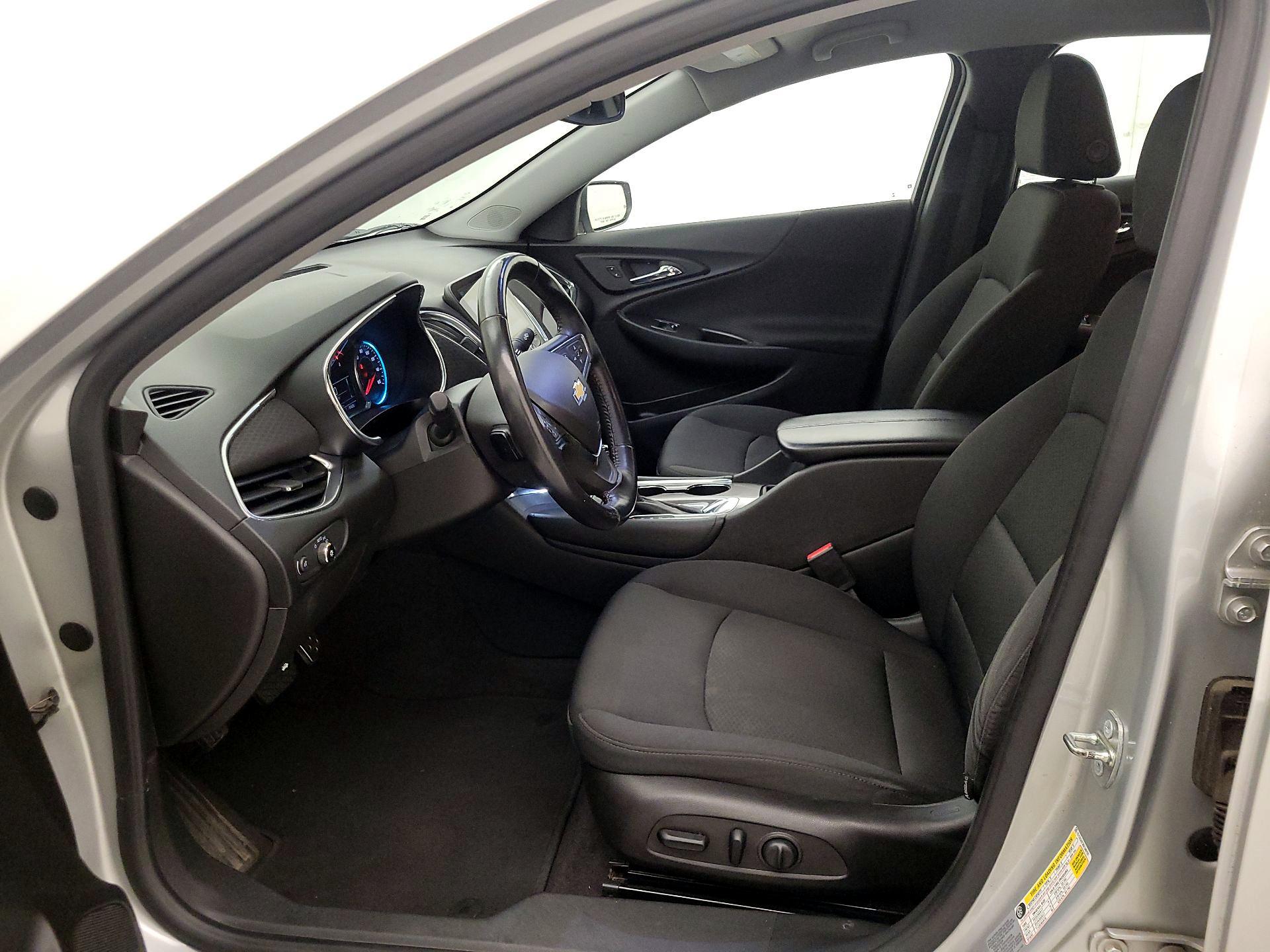 Thumbnail: 2016 Chevrolet Malibu - 11