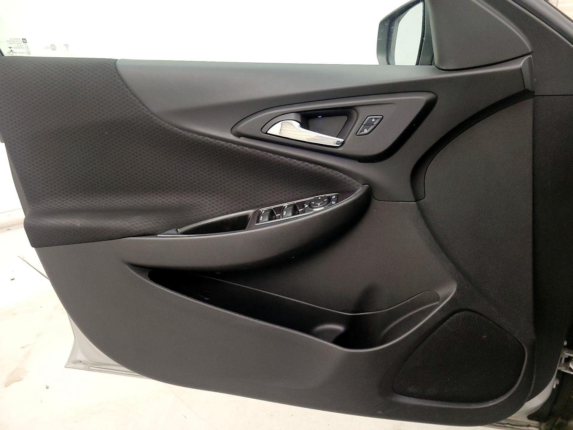 Thumbnail: 2016 Chevrolet Malibu - 12