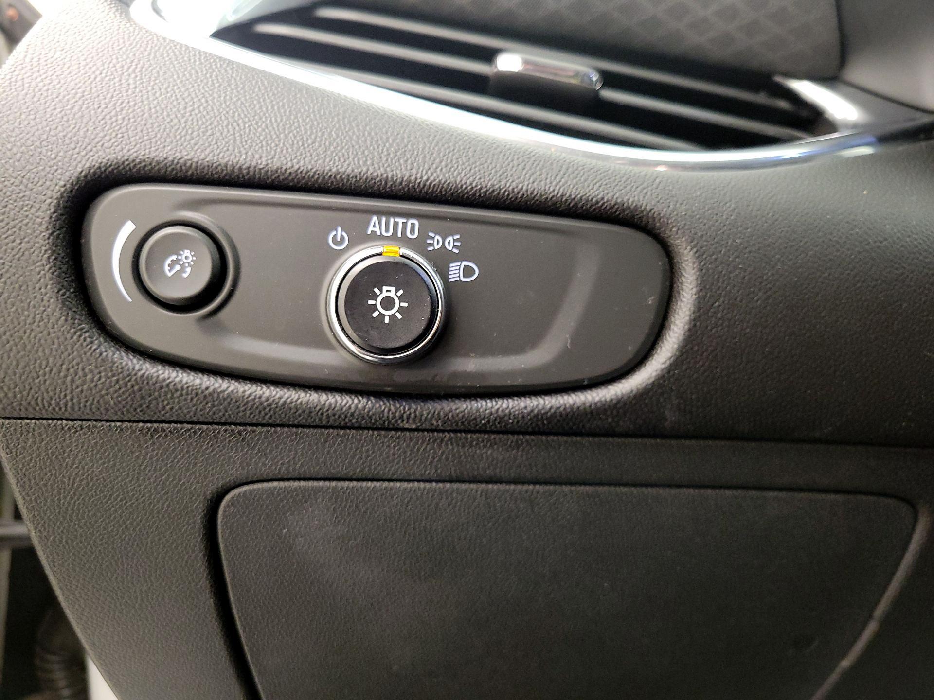 Thumbnail: 2016 Chevrolet Malibu - 13