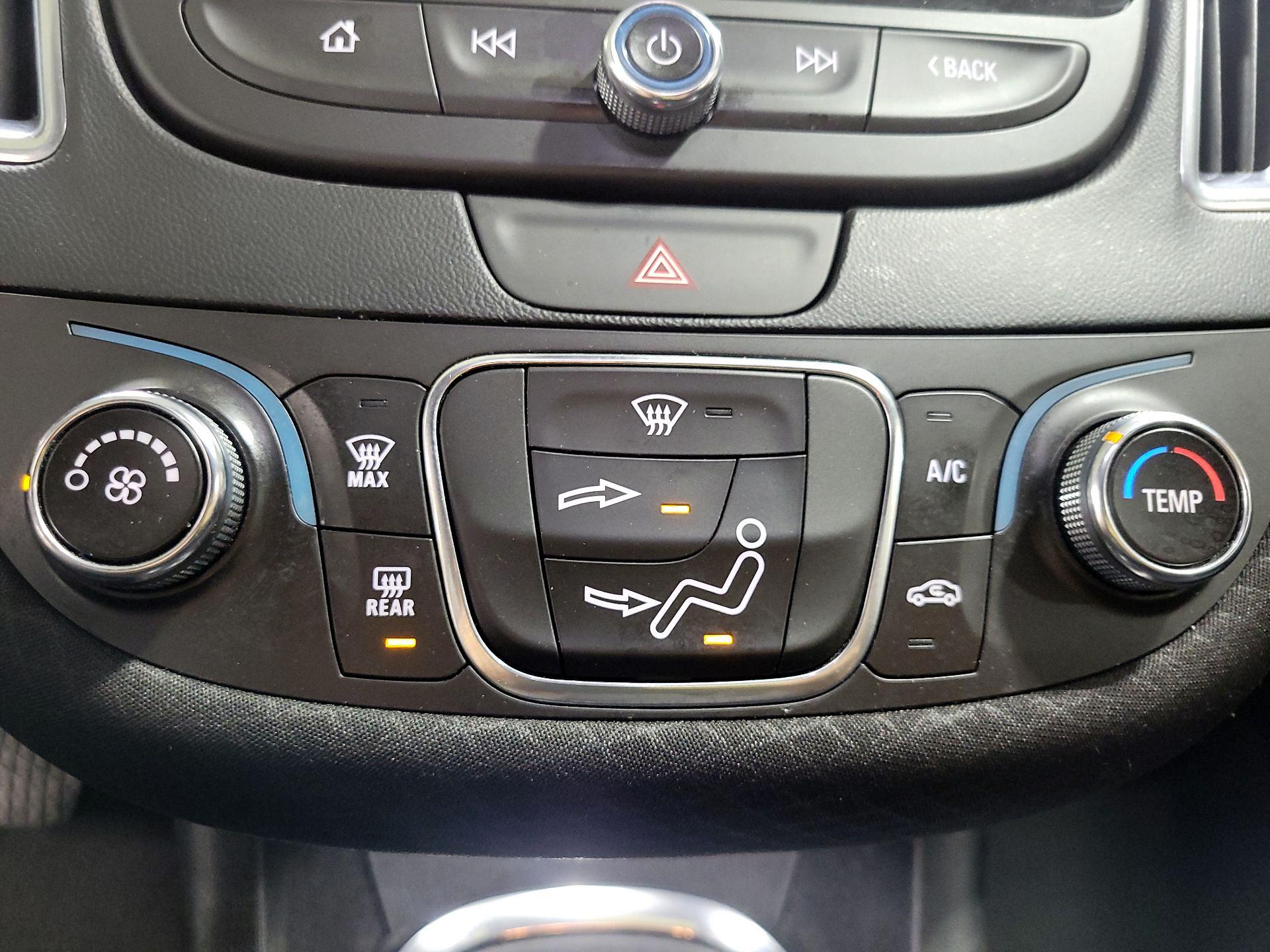 Thumbnail: 2016 Chevrolet Malibu - 16