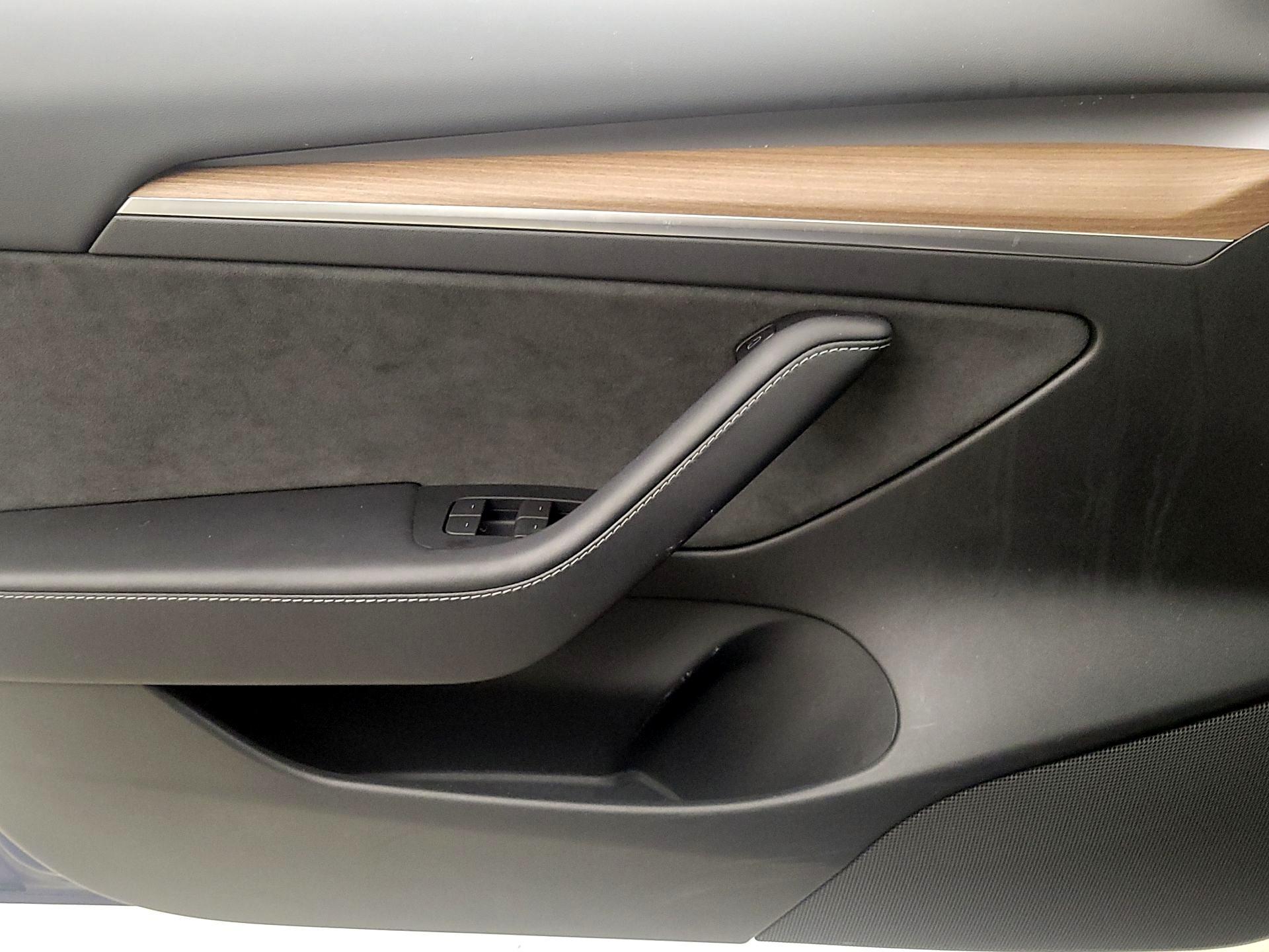 Thumbnail: 2022 Tesla Model 3 - 12